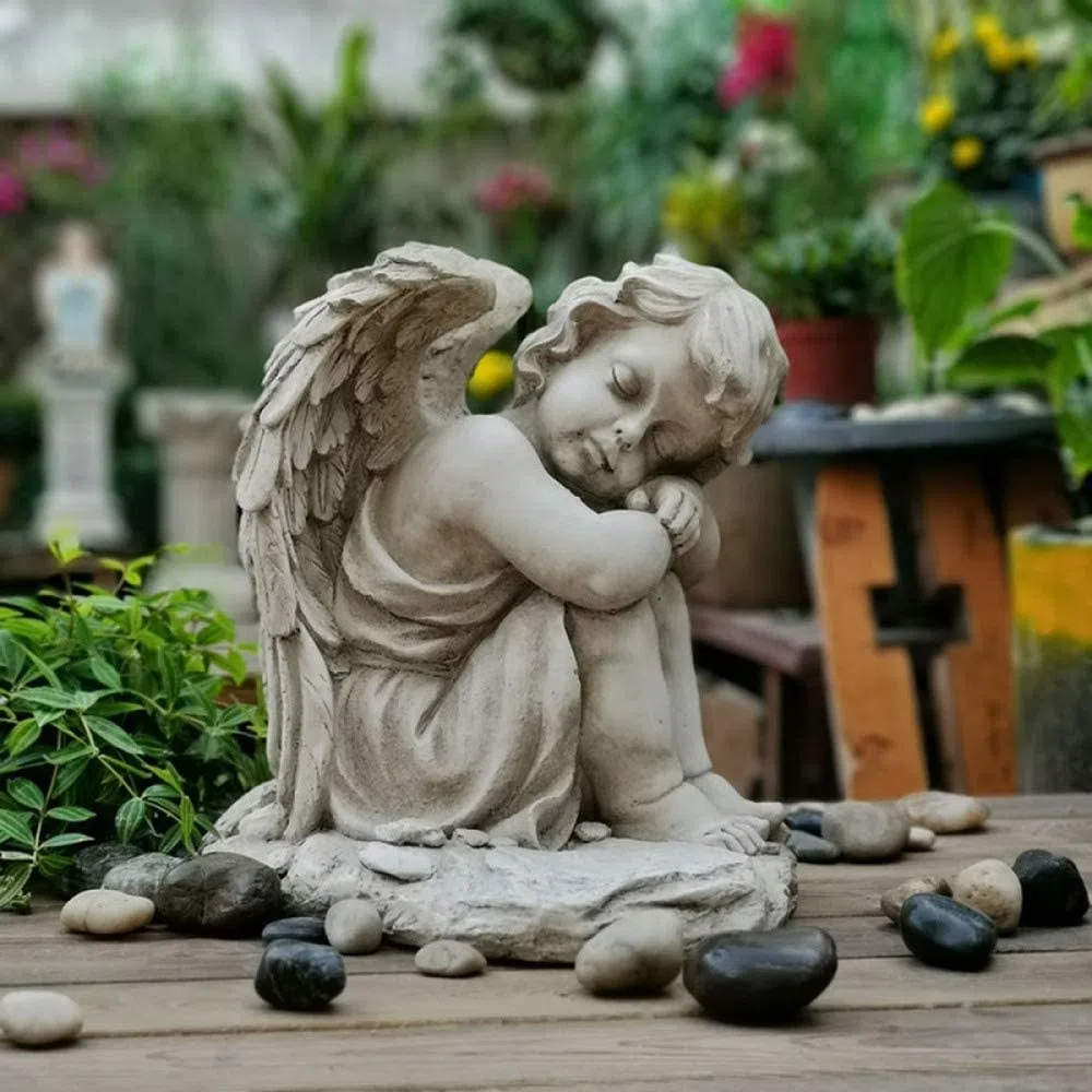 Figurka ogrodowa małej dziewczynki na rzeźbie anioła, serce, pamiątkowy prezent, statuetka anioła ze skrzydłami do domu, trawnika lub ogrodu (kolor: B-lewa)