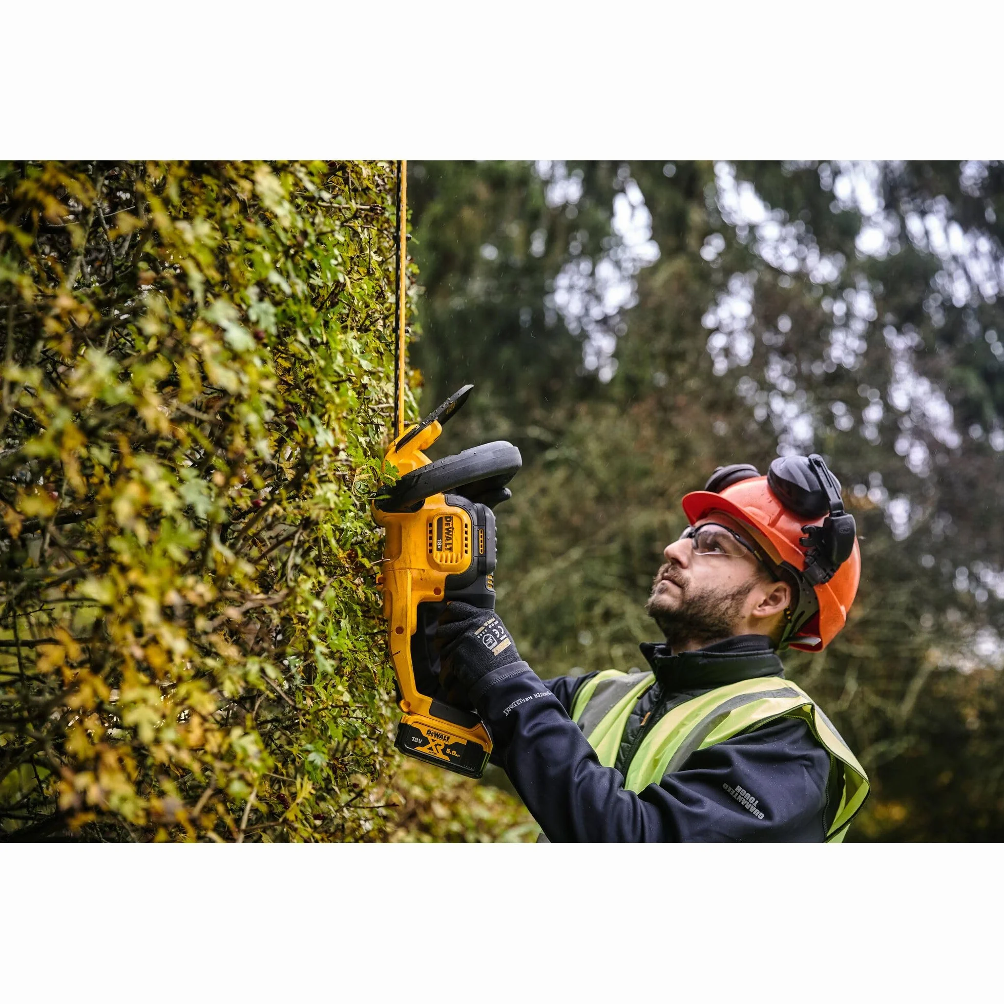 DEWALT Akumulatorowe nożyce do żywopłotu DCMHT563N (18 V, długość miecza 55 cm, grubość cięcia 25 mm, bardzo wytrzymała obudowa z tworzywa sztucznego Xenoy, w zestawie z futerałem na noże, dostawa bez akumulatora i ładowarki)