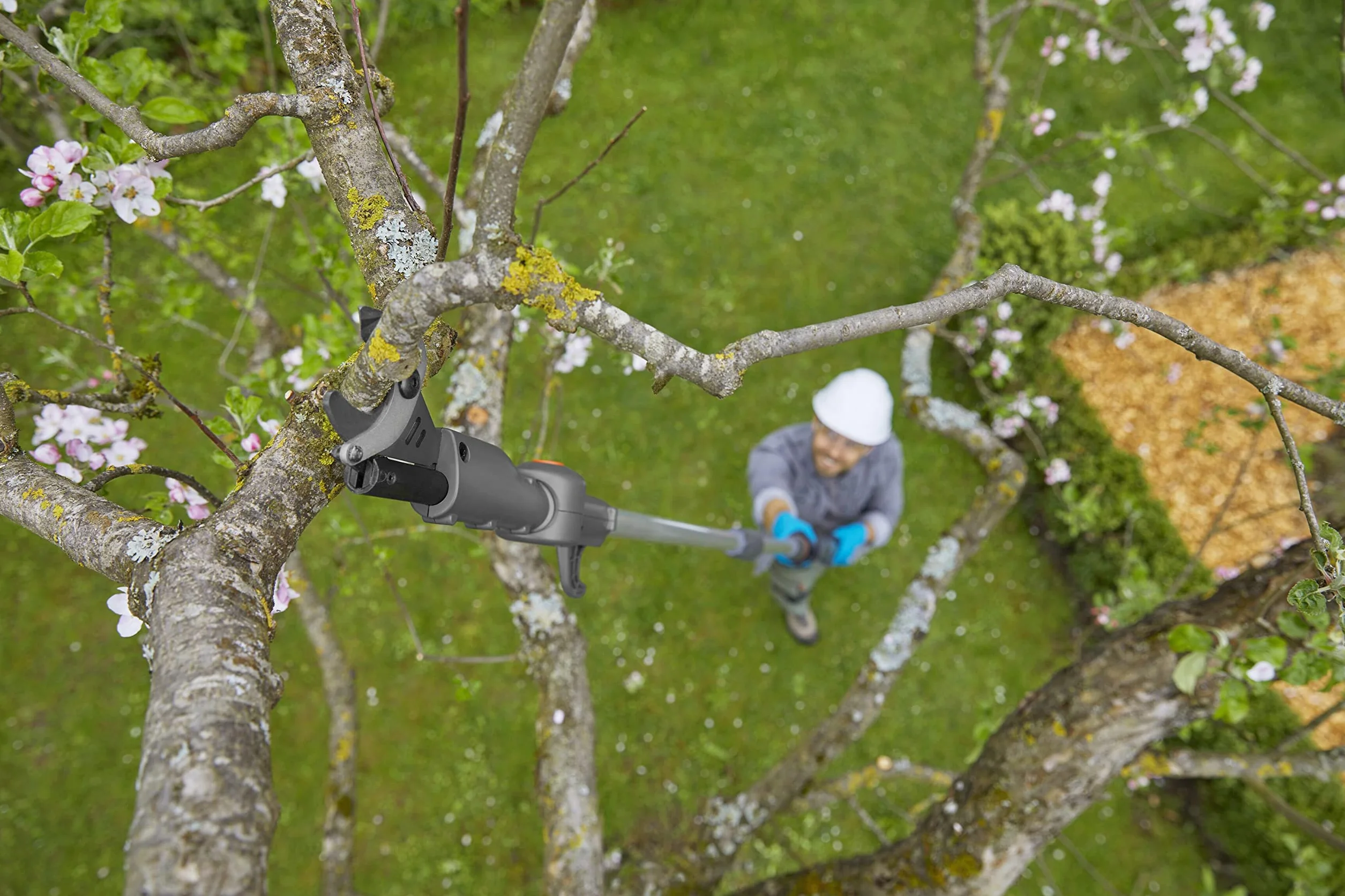 Gardena HighCut 360/18V P4A akumulatorowe teleskopowe nożyce do gałęzi do 5 m obrotowa głowica tnąca
