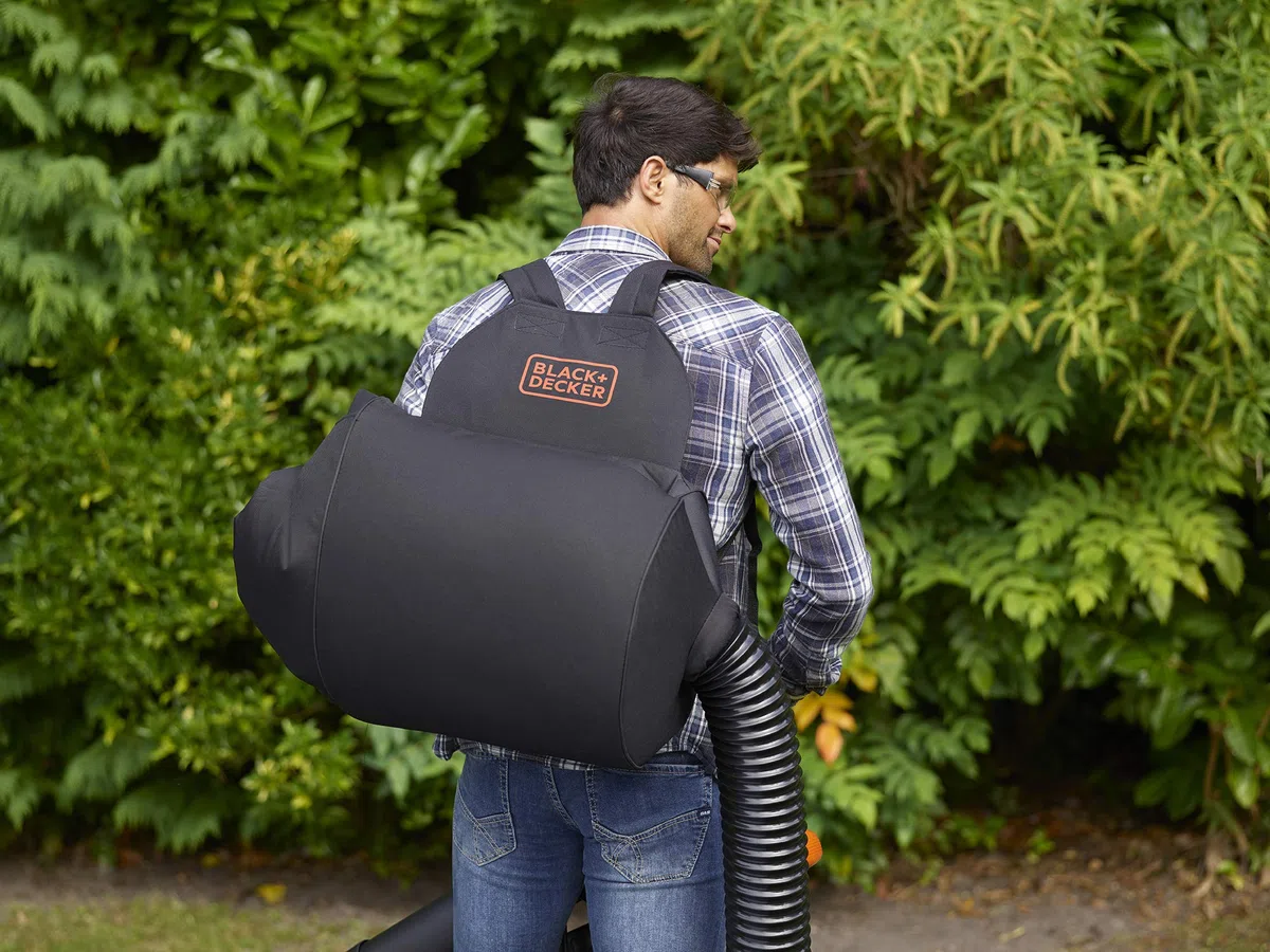 Black+Decker BEBLV290 elektryczny odkurzacz do liści/dmuchawa do liści 3 w 1 (2900 W, z rozdrabniaczem, wysoka prędkość nadmuchu 315 km/h, plecak 55 l, na taras, ścieżki, wjazdy)