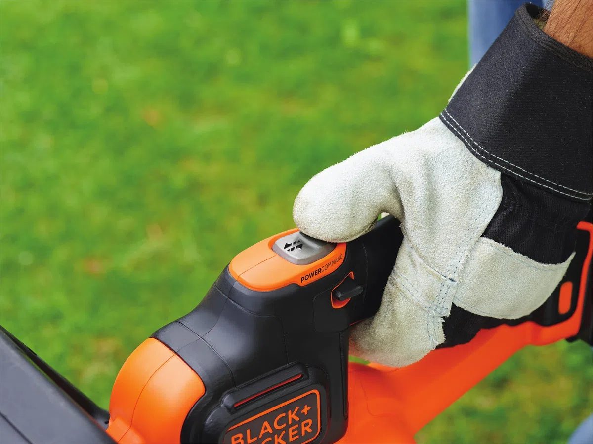 Black+Decker GTC18504PC akumulatorowe nożyce do żywopłotu (18 V, 4,0 Ah, funkcja zapobiegająca blokowaniu, długość miecza 50 cm, grubość cięcia 18 mm, do średnich żywopłotów)