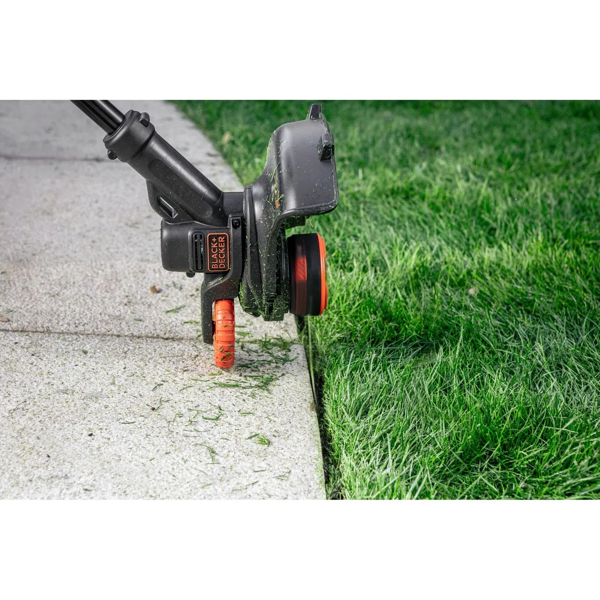BLACK+DECKER BCST918D1 akumulatorowa podkaszarka do trawy 18 V (szerokość cięcia 28 cm, przedłużka żyłki AFS Reflex, regulowany uchwyt dwuręczny, z kołem prowadzącym, w zestawie: akumulator i