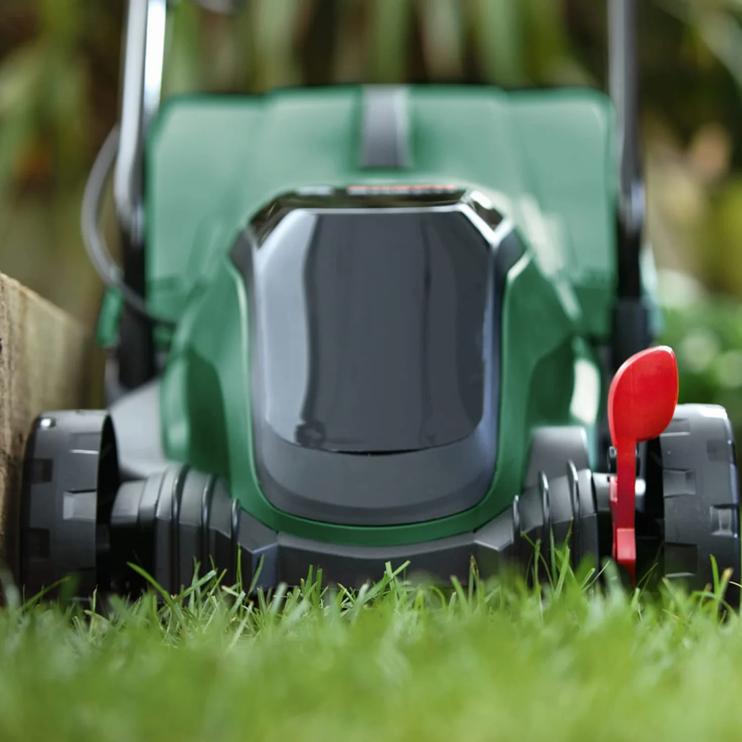 Bosch CityMower 18V-32-300, Kosiarka akumulatorowa (18 V, 1 akumulator, szerokość cięcia: 32 cm, trawniki do 300 m², opakowanie kartonowe), Zielona