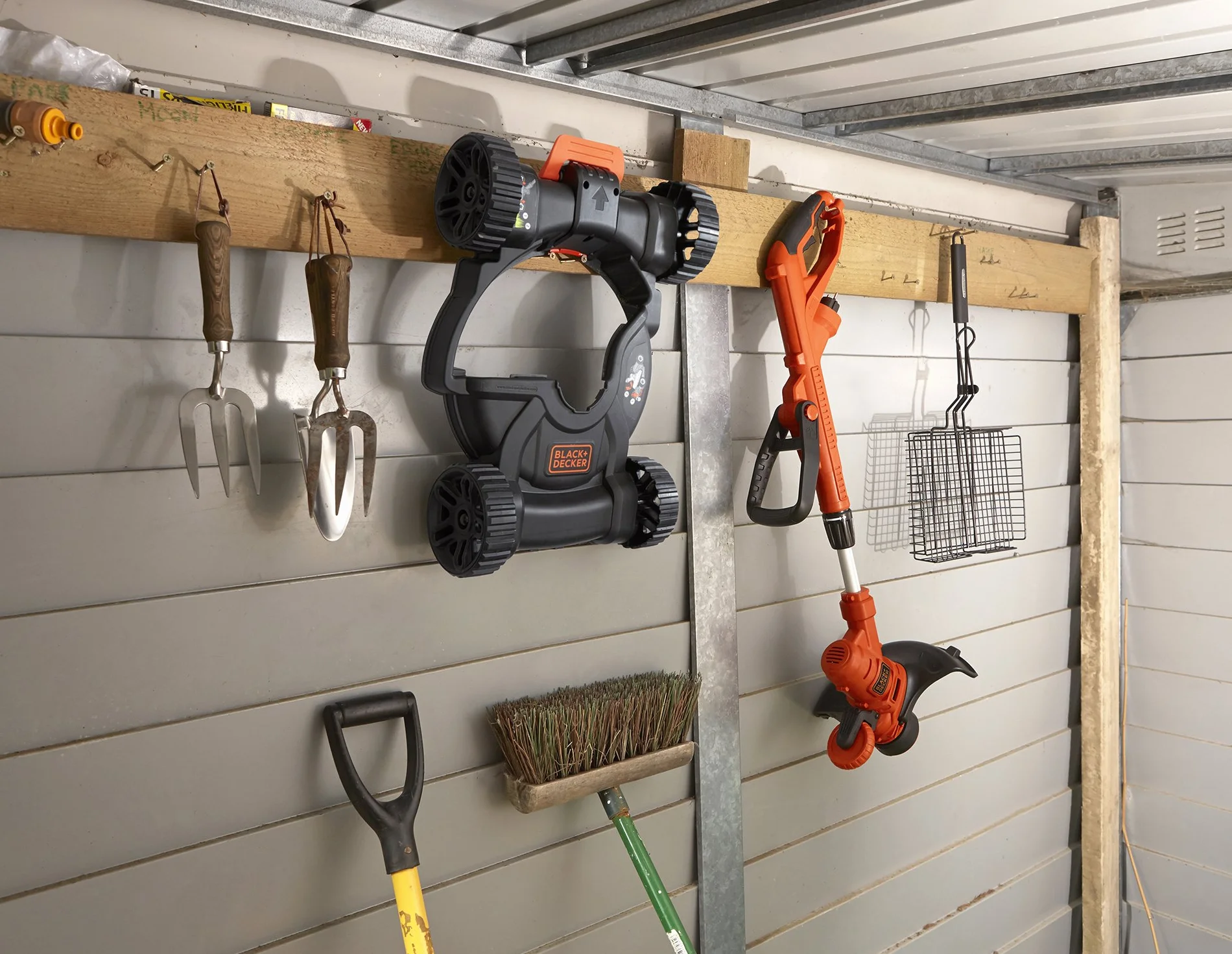 Black+Decker Kosiarka, Czarny/Czerwony, 30 cm