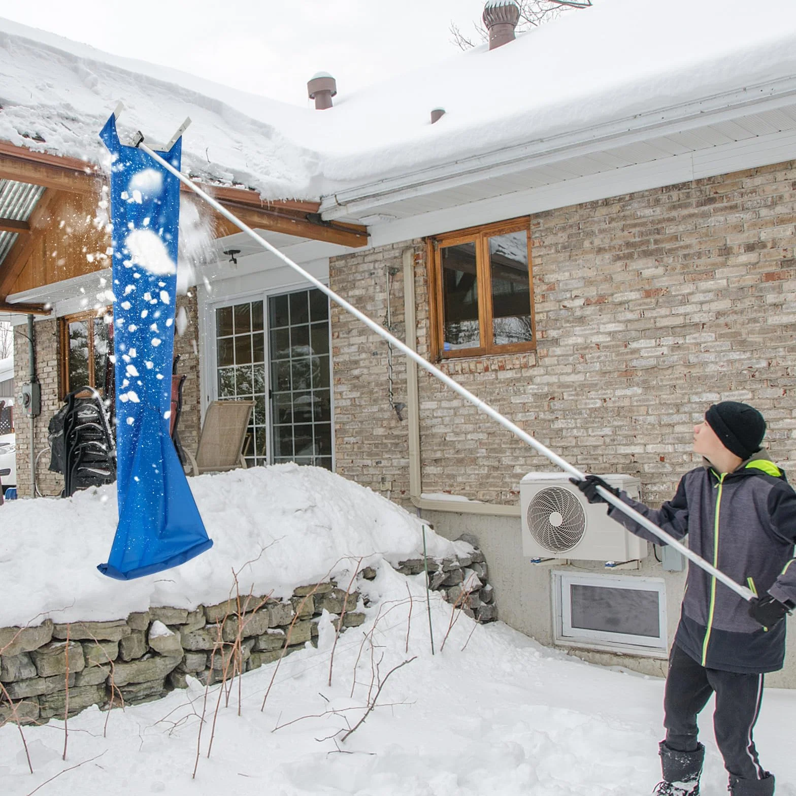 COSTWAY Odśnieżarka dachowa z kółkami, szufelka do śniegu dachowego z antypoślizgowym uchwytem, zakres regulacji 122-574 cm, sanki, odśnieżarka dachowa do systemów solarnych (170-608 cm)