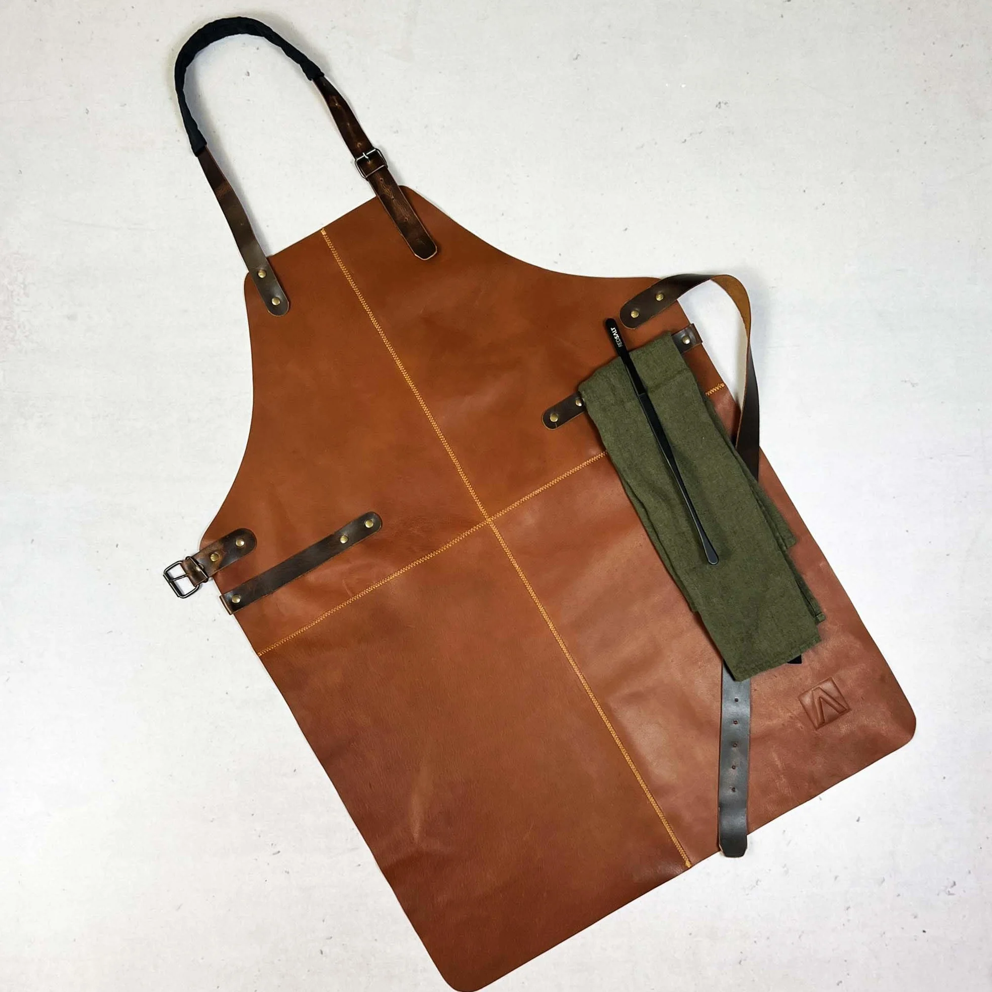 REDSALT® Fartuch skórzany klasy premium, 100% skóra bawola, 84 x 62 cm, profesjonalny fartuch do grillowania | fartuch roboczy do użytku na zewnątrz, do kuchni, gastronomii, baru, baristy; fartuch