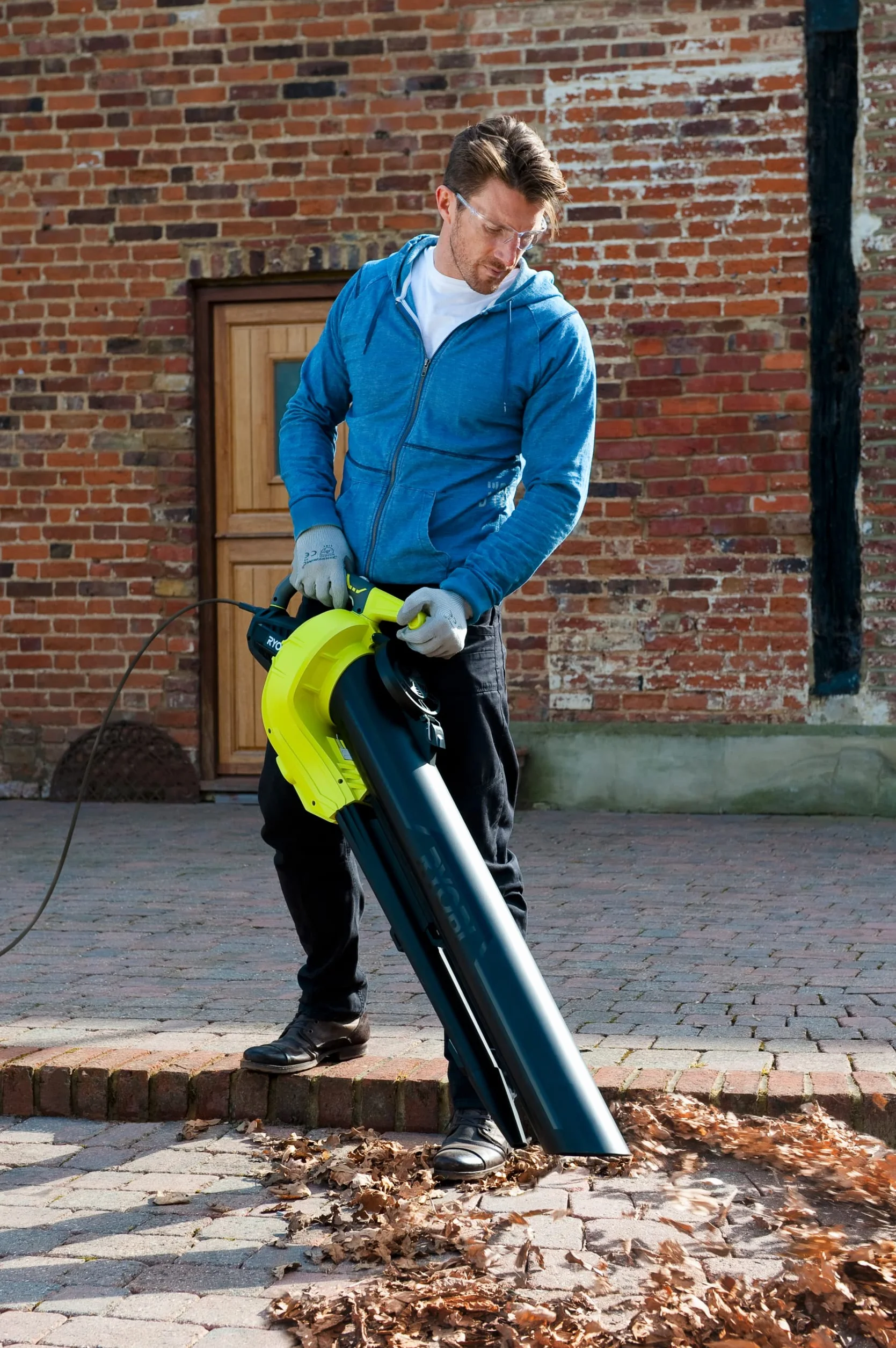 Ryobi RBV3000CESV 5133002190 Elektryczny Odkurzacz do Liści, 3000 W, z Workiem na Trawę 45 L, Prędkość Powietrza 375 km/h, do Mokrych Liści