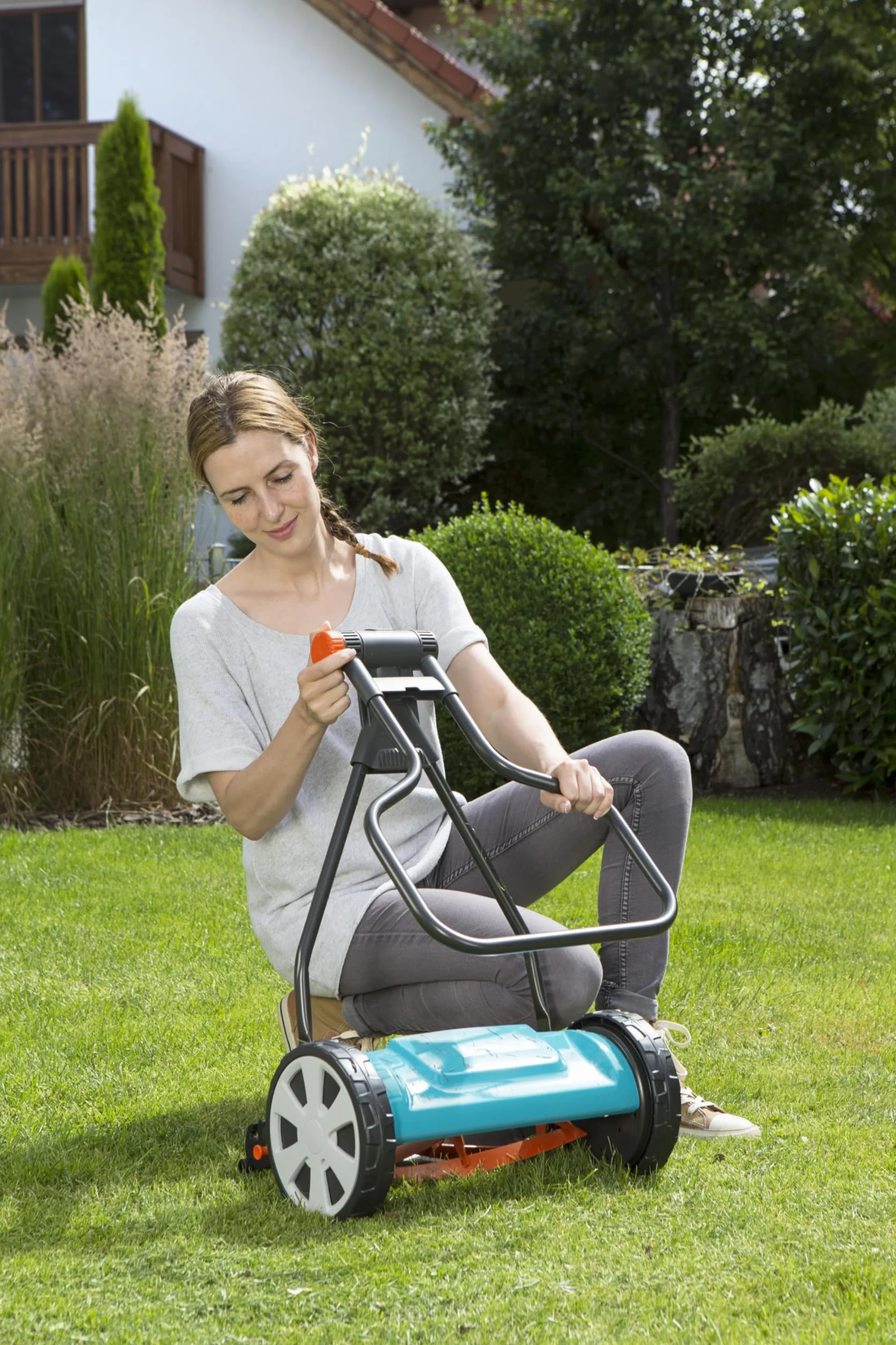 Gardena kosiarka bębnowa Classic 330: ręczna kosiarka, szerokość robocza 33 cm, do powierzchni do 150 m², bęben tnący z gatunkowej stali, cięcie bezkontaktowe, cicha i precyzyjna (4027-20)