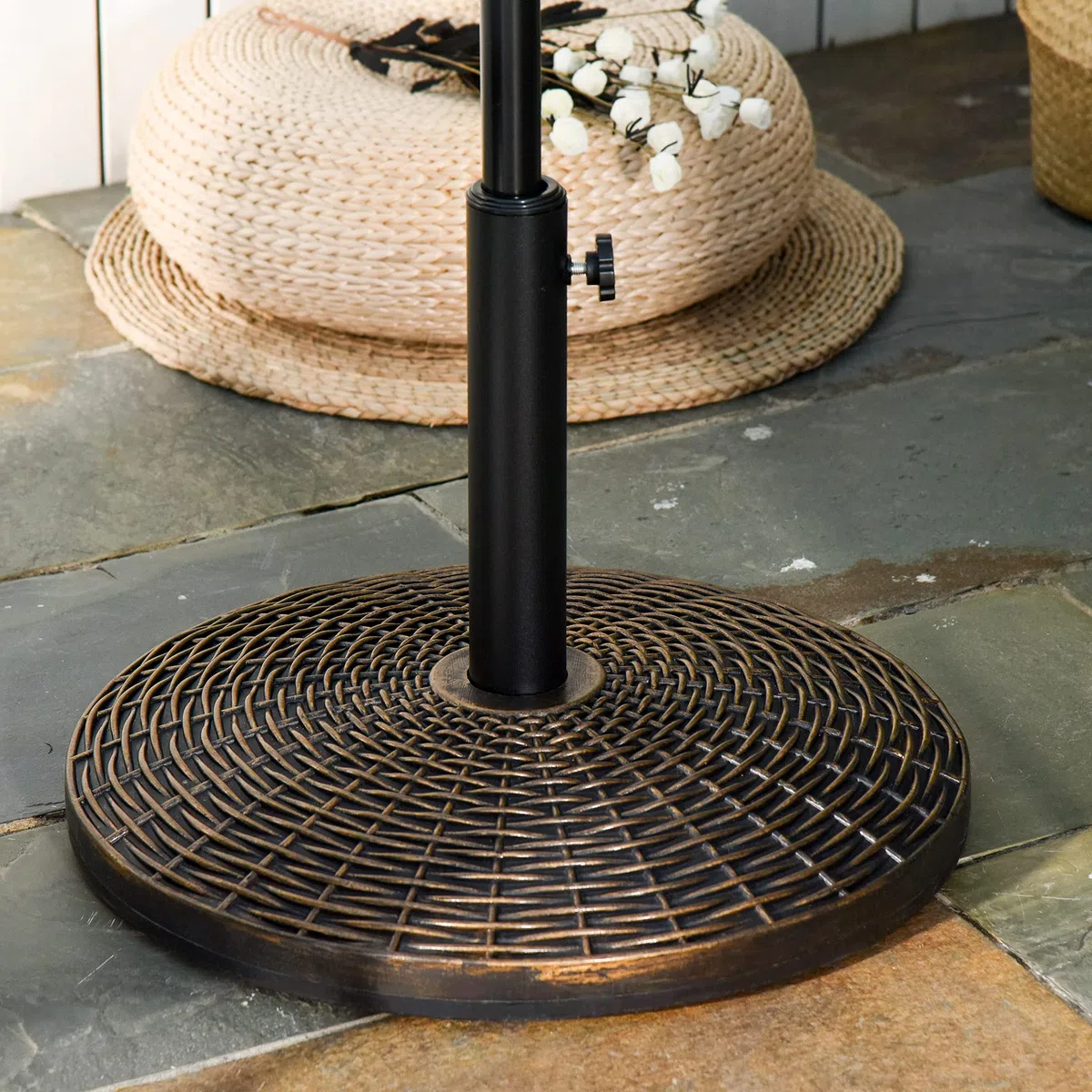 Outsunny Stojak na parasole przeciwsłoneczne, stojak na parasole 25 kg, imitacja rattanu, stojak na kosz Ø 35/Ø 38/Ø 48 mm tworzywo sztuczne + cement, antyczny brąz, Ø 53 x 40 cm