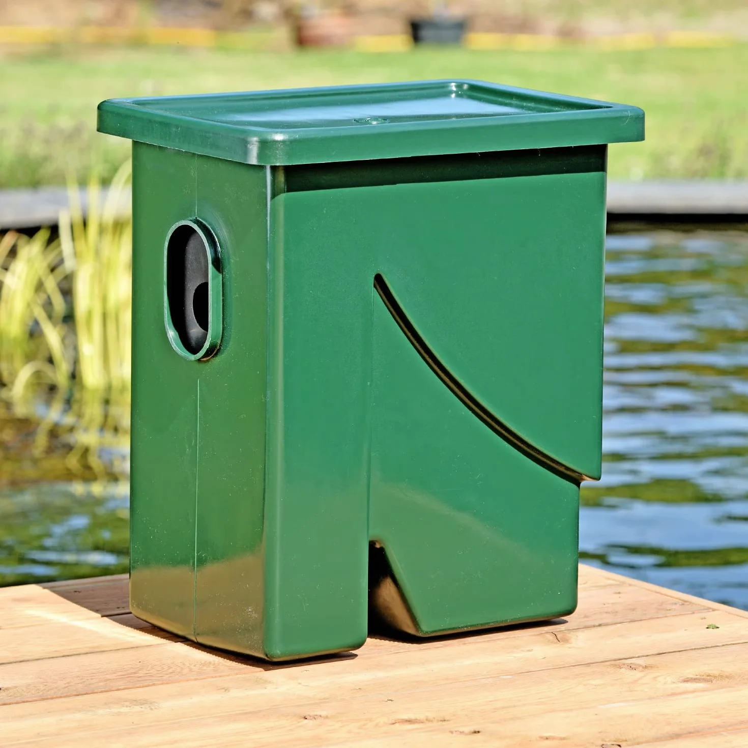 AquaForte CompactSieve, 49 x 32 x 55 cm, element uszczelniający 40 x 24 cm i przepust 300 mikronów, maks. wydajność 15 m³/h, wejście pompy 3 kurki 25/32/40 mm przyłącze węża, zabezpieczenie przed