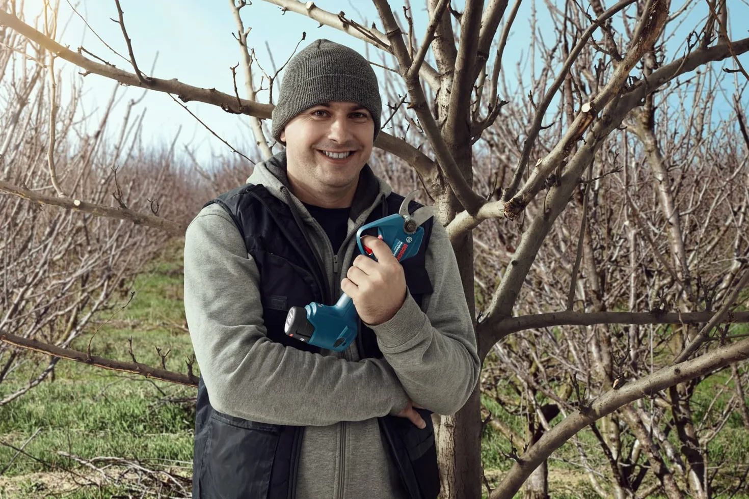 Bosch Professional system 12V: akumulatorowy sekator Pro Pruner (maks. głębokość cięcia w drewnie (gałęzie drzew) 25 mm)