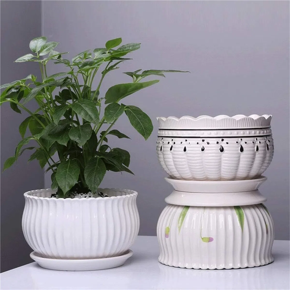 Doniczka w stylu vintage, wykwintna biała ceramiczna doniczka na kwiaty do użytku na zewnątrz, dekoracyjny pojemnik na rośliny, dekoracja ogrodowa (23,5 cm x 14,5 cm)