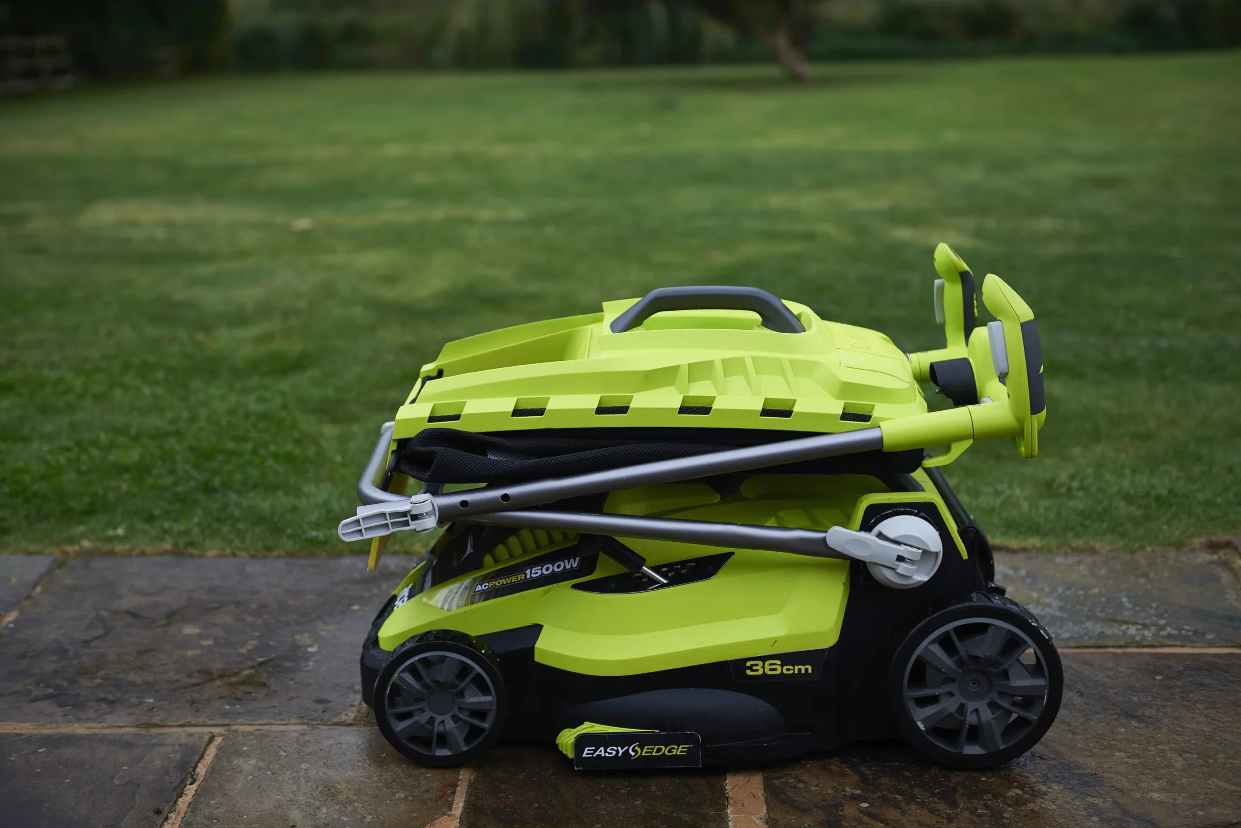 Ryobi RLM15E36H Kosiarka Sieciowa, Moc Silnika 1500W, Szerokość Koszenia 36 cm, Funkcja Mulczowania, Regulacja Wysokości Koszenia, Kosz 45 L