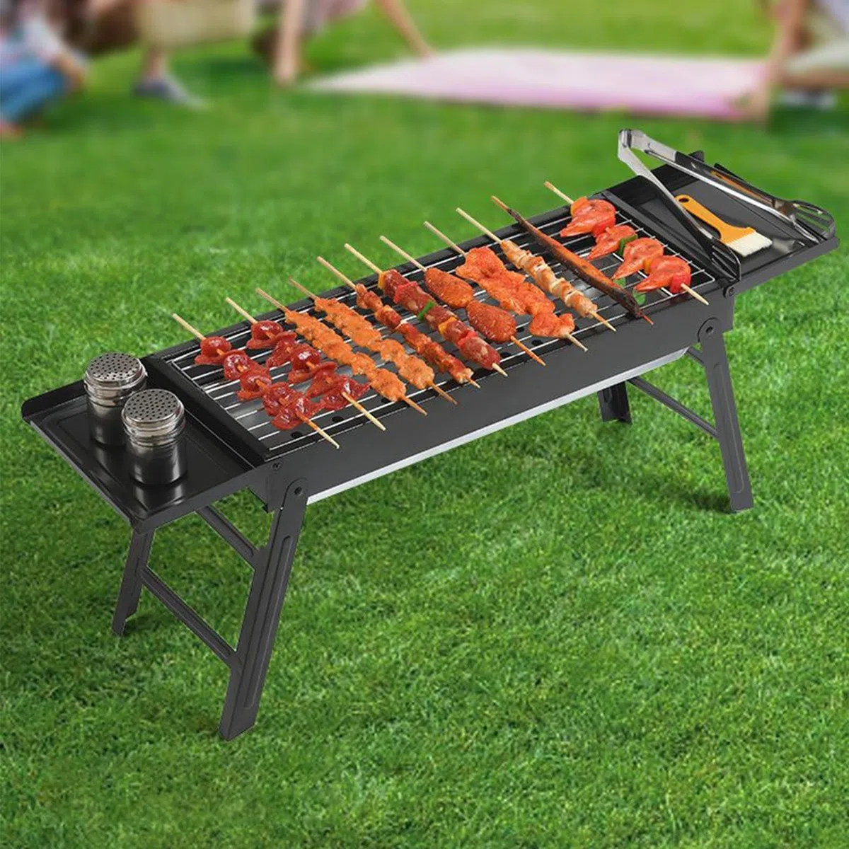 Przenośny grill na węgiel drzewny do gotowania na świeżym powietrzu, kompaktowy grill na piknik, kemping, wędrówki i plażę, idealny przenośny sprzęt do grillowania na przygody w ogrodzie