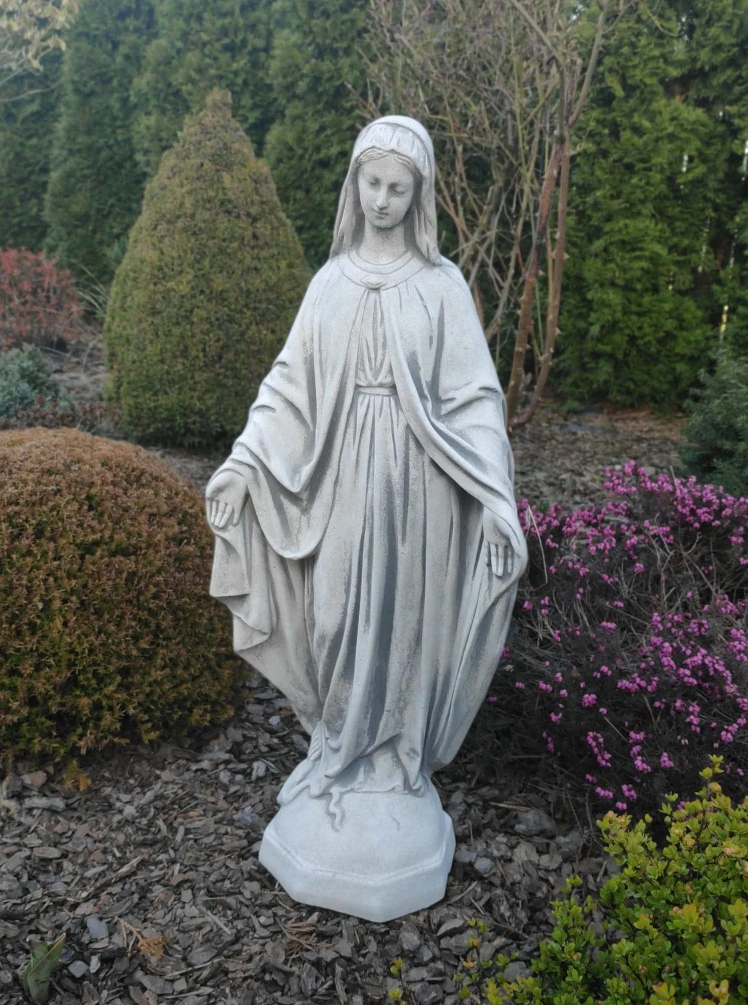 Green Lane Garden Figurka Maryi Panny, rzeźba, zewnętrzna lub wewnętrzna, przypominająca kamień, posąg religijny, biała, szara, jeden rozmiar, 680