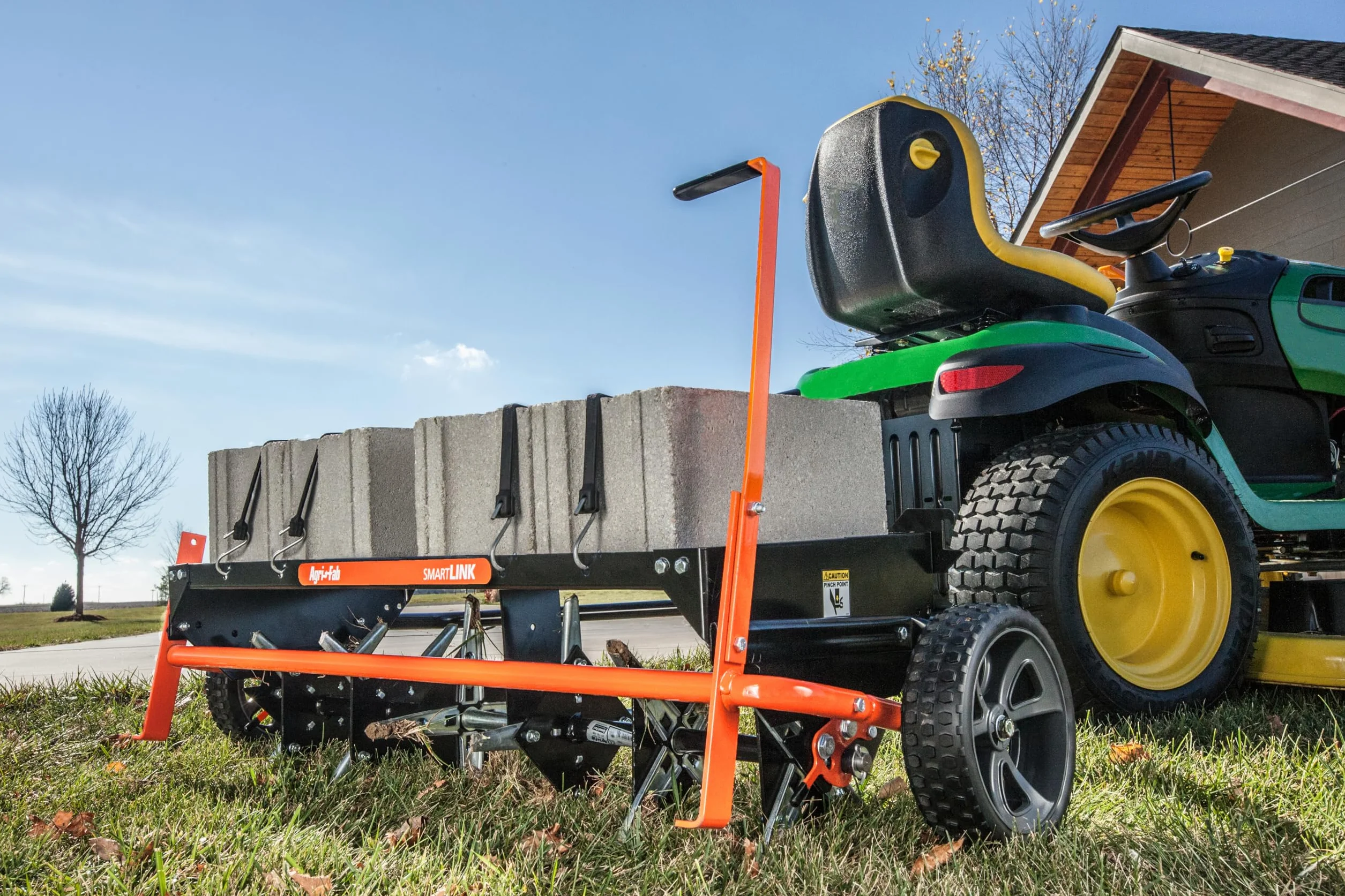 Agri-Fab AG45-0474 Aerator rdzeniowy SmartLink o szerokości roboczej 107 cm - czarny