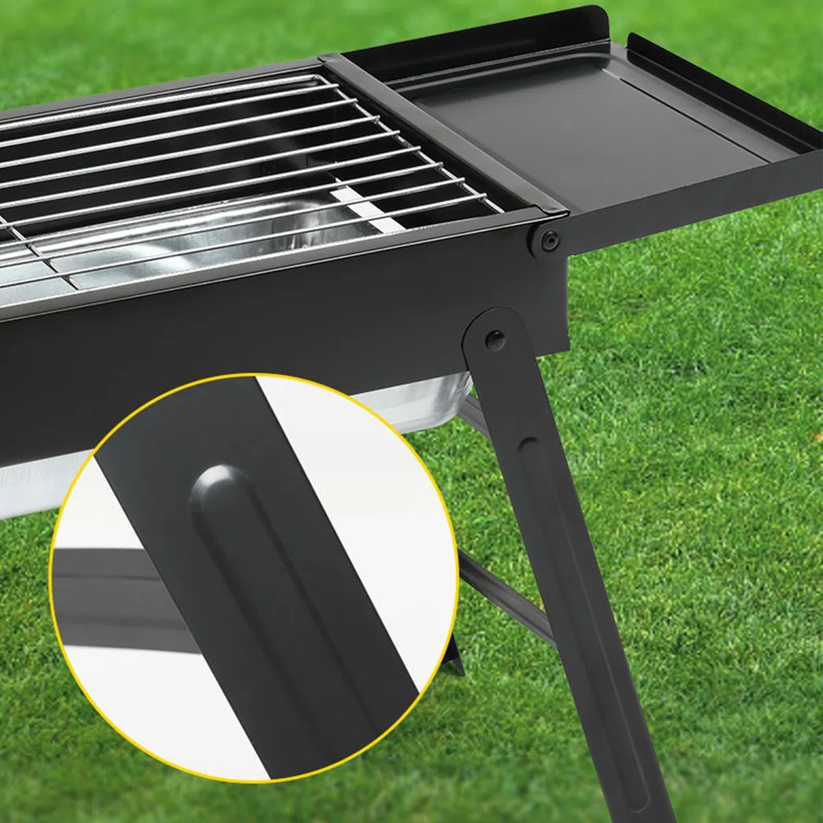 Przenośny grill na węgiel drzewny, składany grill ze stolikiem bocznym, idealny sprzęt do gotowania na świeżym powietrzu, do ogrodu, wędrówek z plecakiem i na kemping