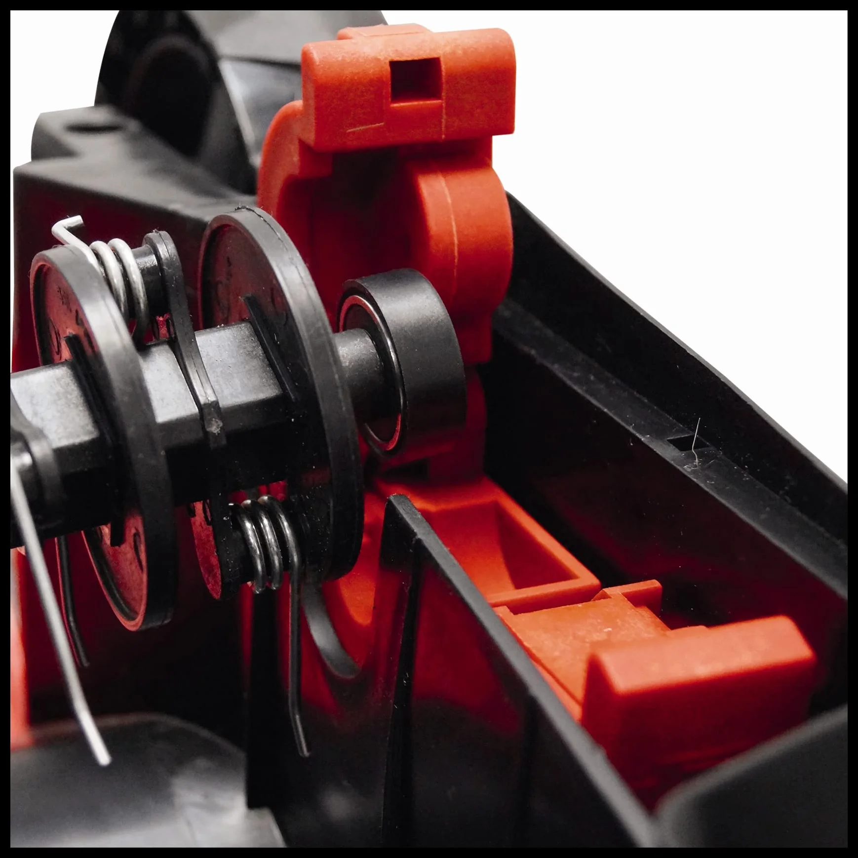 Einhell Ak. wertykulator-napowietrzacz GE-SA 36/35 Li-Solo Power X-Change (Li-Ion, 36 V, silnik bezszcz., wałek nożowy 35 cm, worek 28 l, reg. głęb. rob., bez akumulatora i ładowarki)