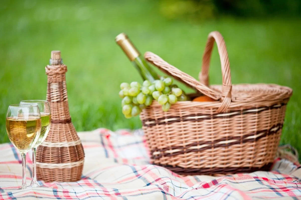 Duży wiklinowy kosz piknikowy, kosz Picnic, koszyk (48x28 H24/37) naturalny