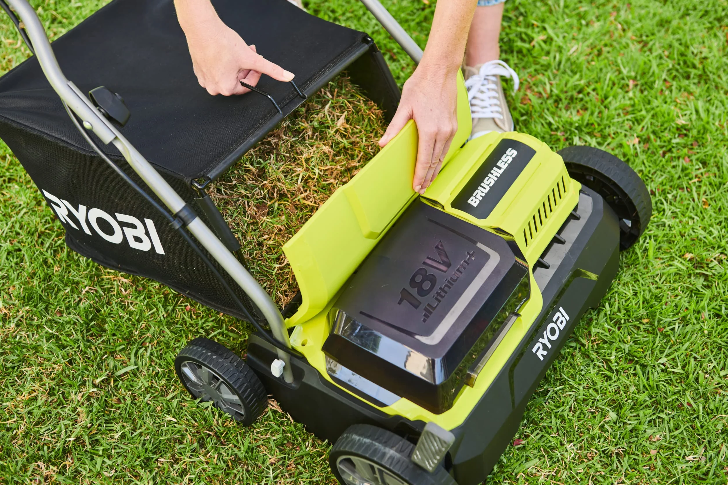 Ryobi RY18SFX35A-240 Wertykulator Akumulatorowy 18V z 2 Akumulatorami i Ładowarką