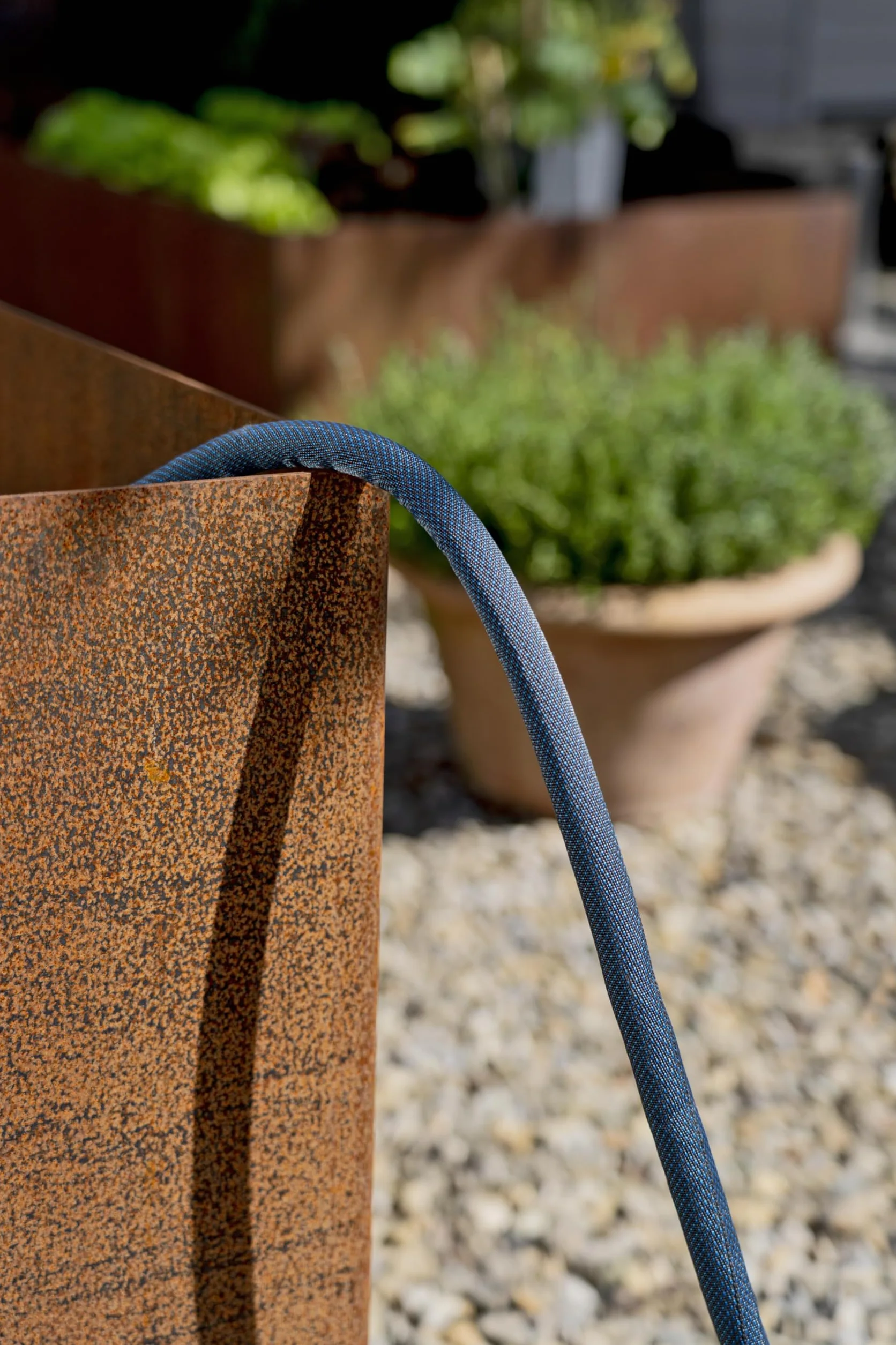 Gardena Liano Xtreme, 1/2 cala, zestaw 30 m: Wytrzymały wąż ogrodowy z materiału, do wew. kurków do wody, z wężem wewnętrznym PVC, niewielki ciężar, odporność na czynniki atmosferyczne (18477-20)