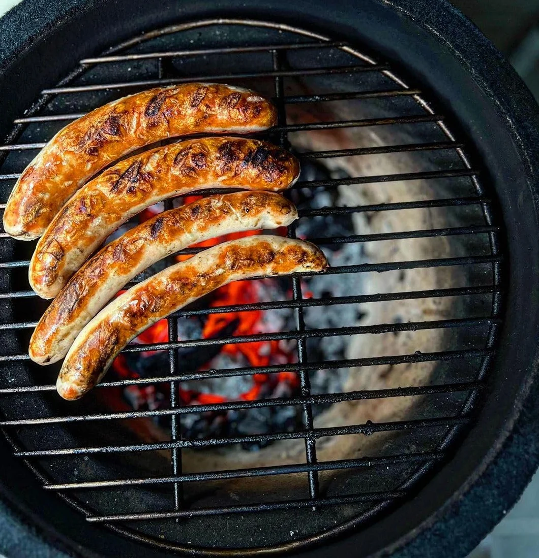 BBQ-Toro Kamado Grill Haiiro grill na węgiel drzewny, Ø 32 cm, zielony, mini grill na węgiel drzewny z termometrem i drewnianymi uchwytami, ceramiczny grill okrągły, ceramiczny grill, jajko, wędzarnia