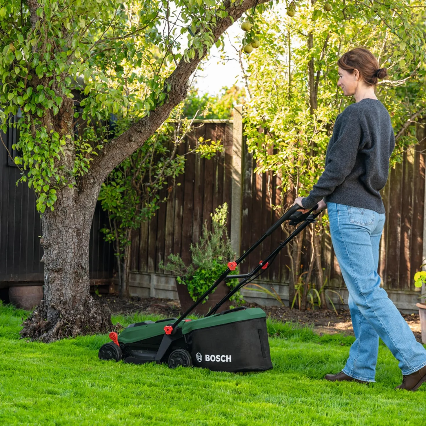 Bosch Kosiarka akumulatorowa ROTAK18V-34 (szerokość cięcia: 34 cm, wysokość cięcia: 25-65 mm, materiałowy worek na trawę 35 l, przystawka do mulczowania, bez akumulatora)
