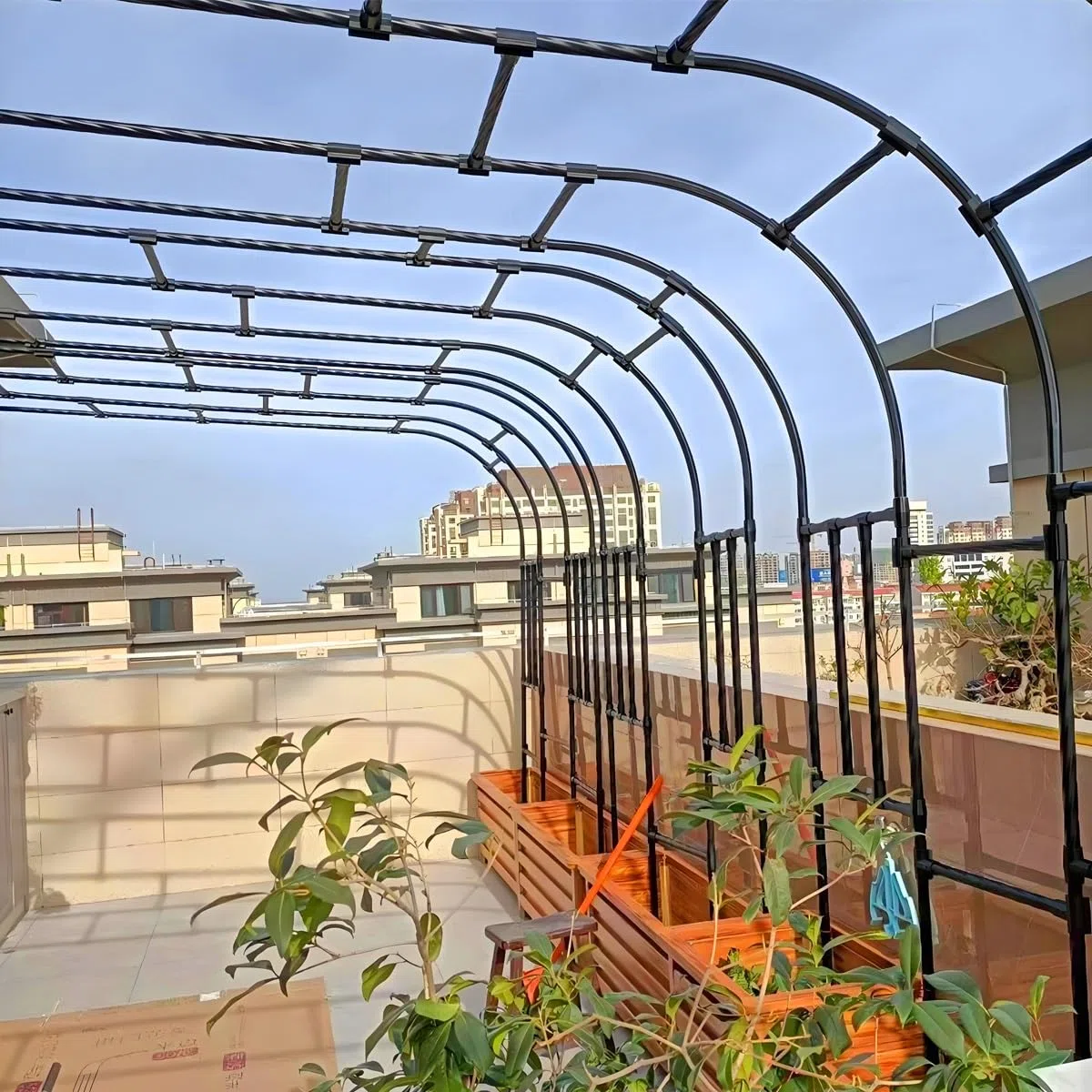 Łuk ogrodowy, kratka do roślin pnących, półboczna metalowa altana do róż i winorośli, solidna pergola zewnętrzna, zielona, szer. 2,7 x wys. 2,40 m, idealna na wesela i dekoracje ogrodowe