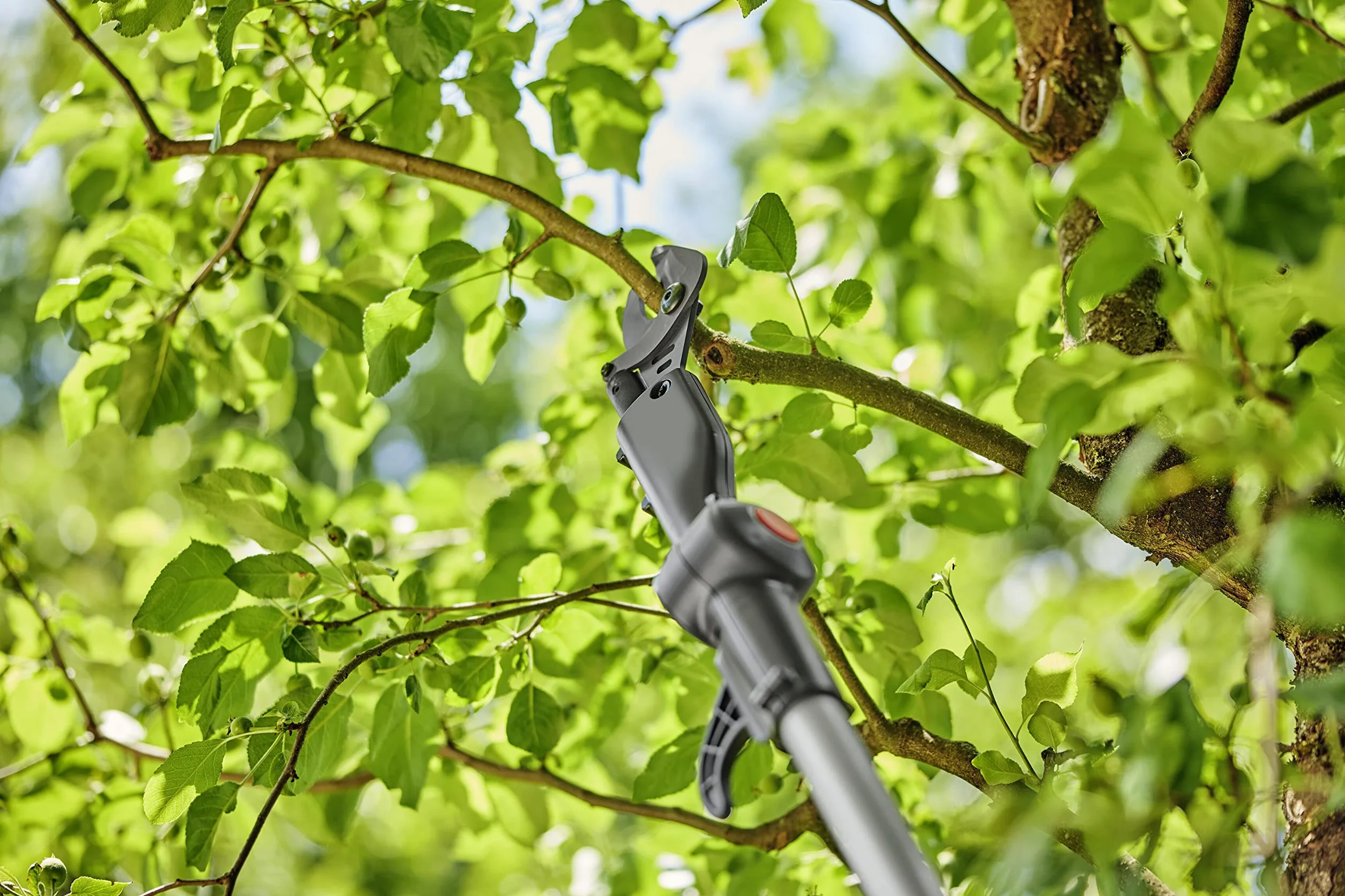 Gardena HighCut 250/18V P4A Akumulatorowe teleskopowe nożyce do gałęzi 4 m Stalowe ostrza Obrotowa głowica tnąca