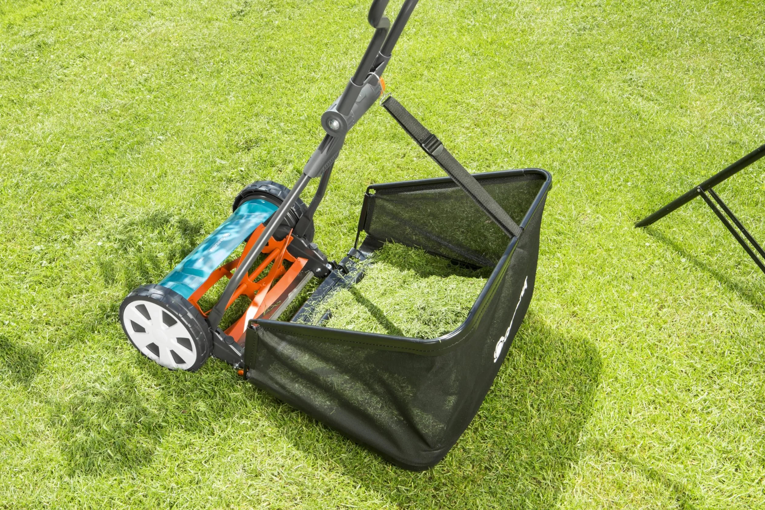 Gardena kosiarka bębnowa Classic 330: ręczna kosiarka, szerokość robocza 33 cm, do powierzchni do 150 m², bęben tnący z gatunkowej stali, cięcie bezkontaktowe, cicha i precyzyjna (4027-20)
