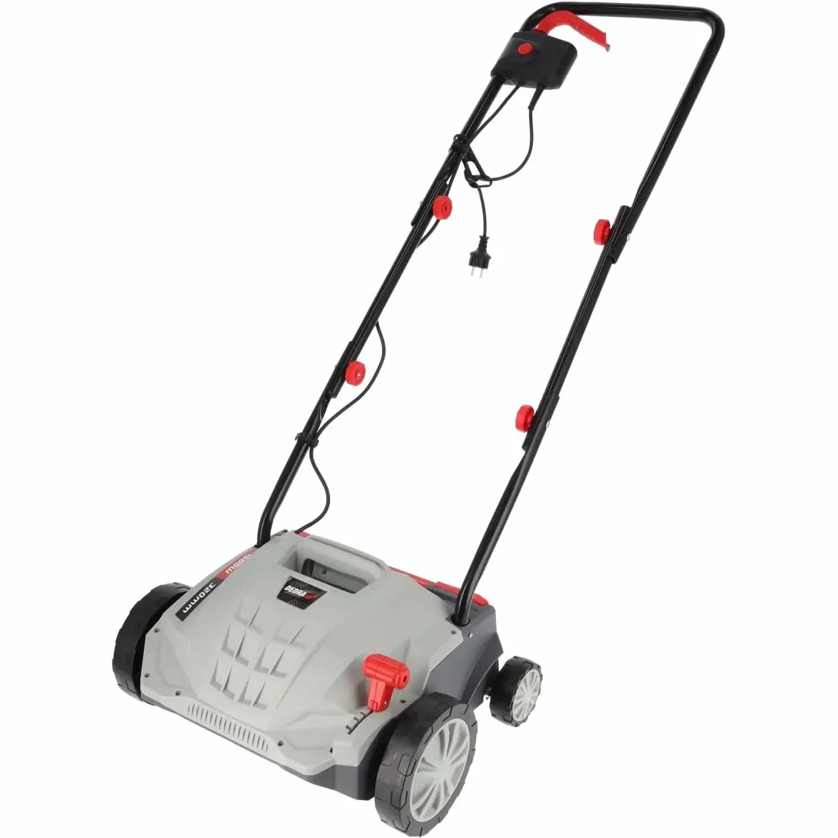 Wertykulator/napowietrzacz trawnika DEDRA, napęd elektryczny, moc 1500 W, 3000 obr./min, szerokość robocza 32 cm, niski poziom hałasu, worek na trawnik 30 l, z regulacją głębokości