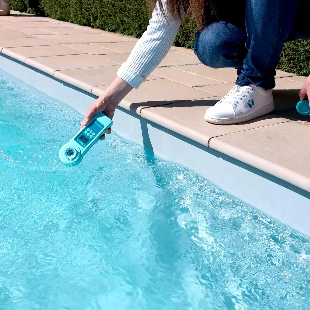 BAYROL Elektroniczny tester basenowy – cyfrowy tester wody do basenu i jacuzzi – mierzy 7 parametrów wody – ekskluzywne połączenie Bluetooth z aplikacją BAYROL My Pool Expert