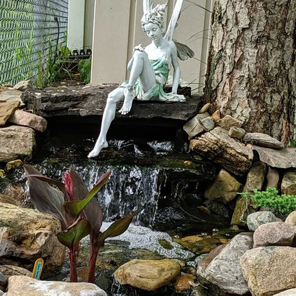 Siedząca wróżka, dekoracja ogrodowa, figurki ogrodowe do użytku na zewnątrz, wysokość 22 cm, siedząca, magiczna statuetka wróżki, elfy z żywicy, rzeźba ze skrzydłami, zielona
