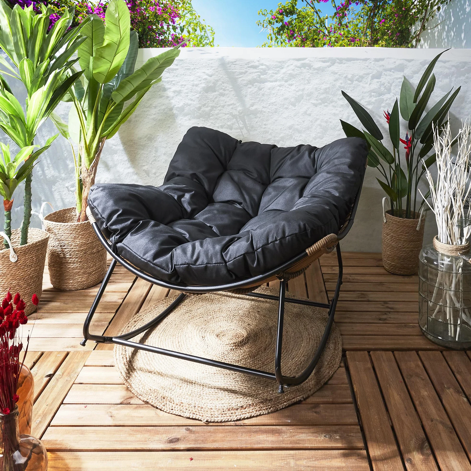 Fotel bujany ogrodowy żelazo efekt rattanu UV czarny HOME DECO FACTORY