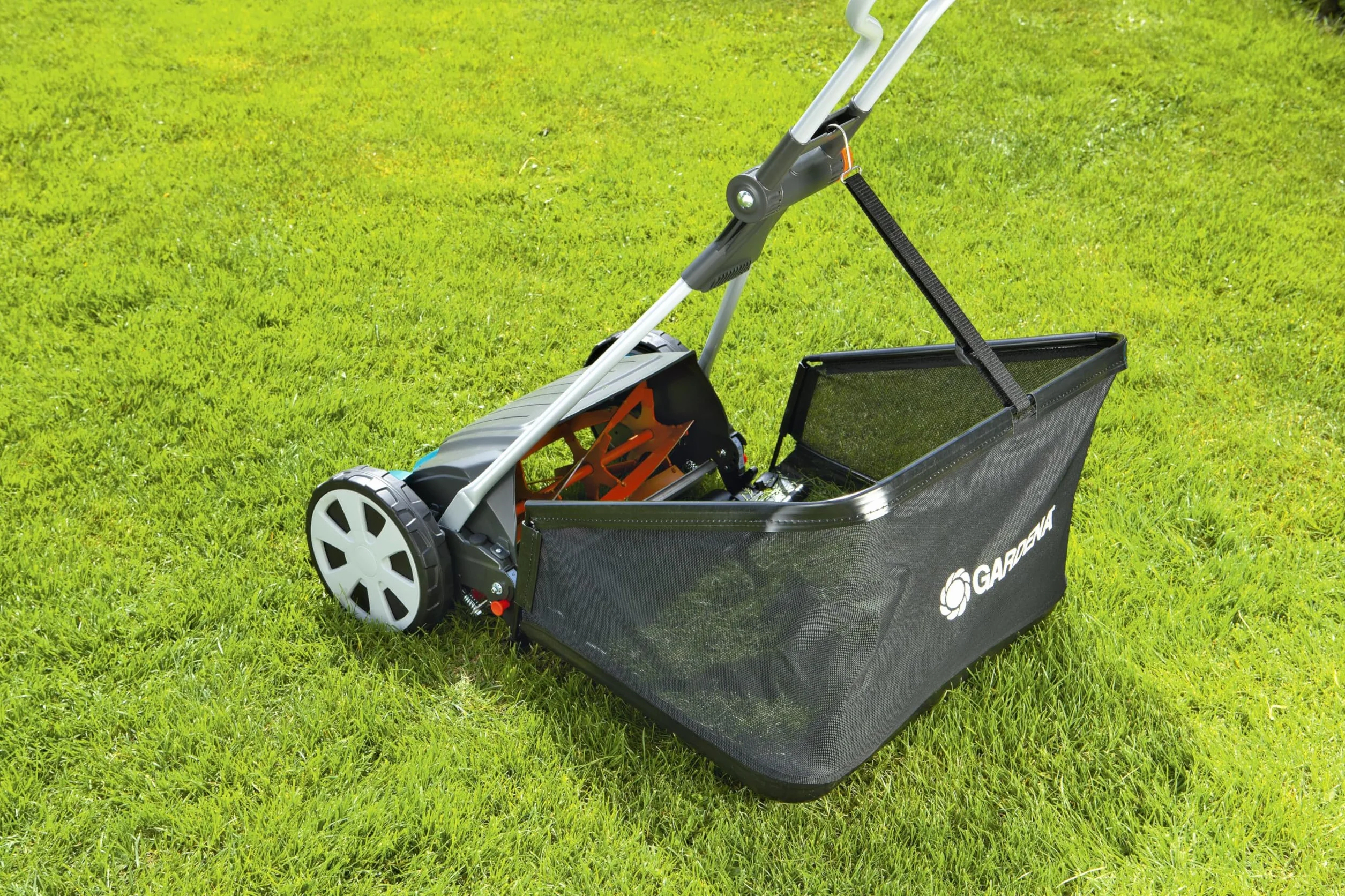 Gardena kosiarka bębnowa Classic 400 C: ręczna kosiarka, szerokość robocza 40 cm, do powierzchni do 250 m², nóż bębnowy z gatunkowej stali, cięcie bezkontaktowe, cicha i precyzyjna (4022-20)