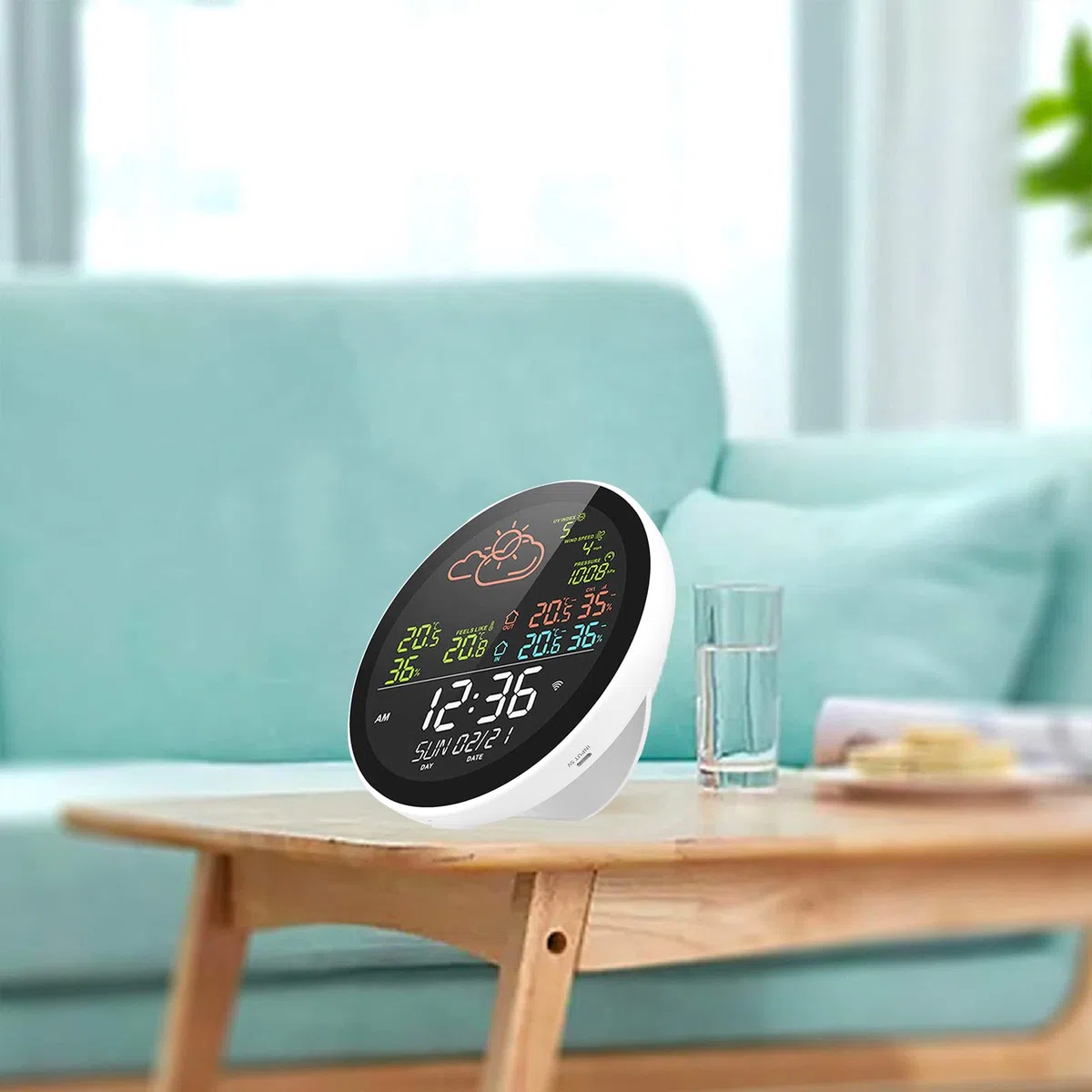 WiFi Inteligentna stacja pogodowa z zegarem, pomiarem temperatury wewnątrz i na zewnątrz oraz wilgotności powietrza. Wielofunkcyjny duży kolorowy ekran, stacja pogodowa z termometrem i miernikiem