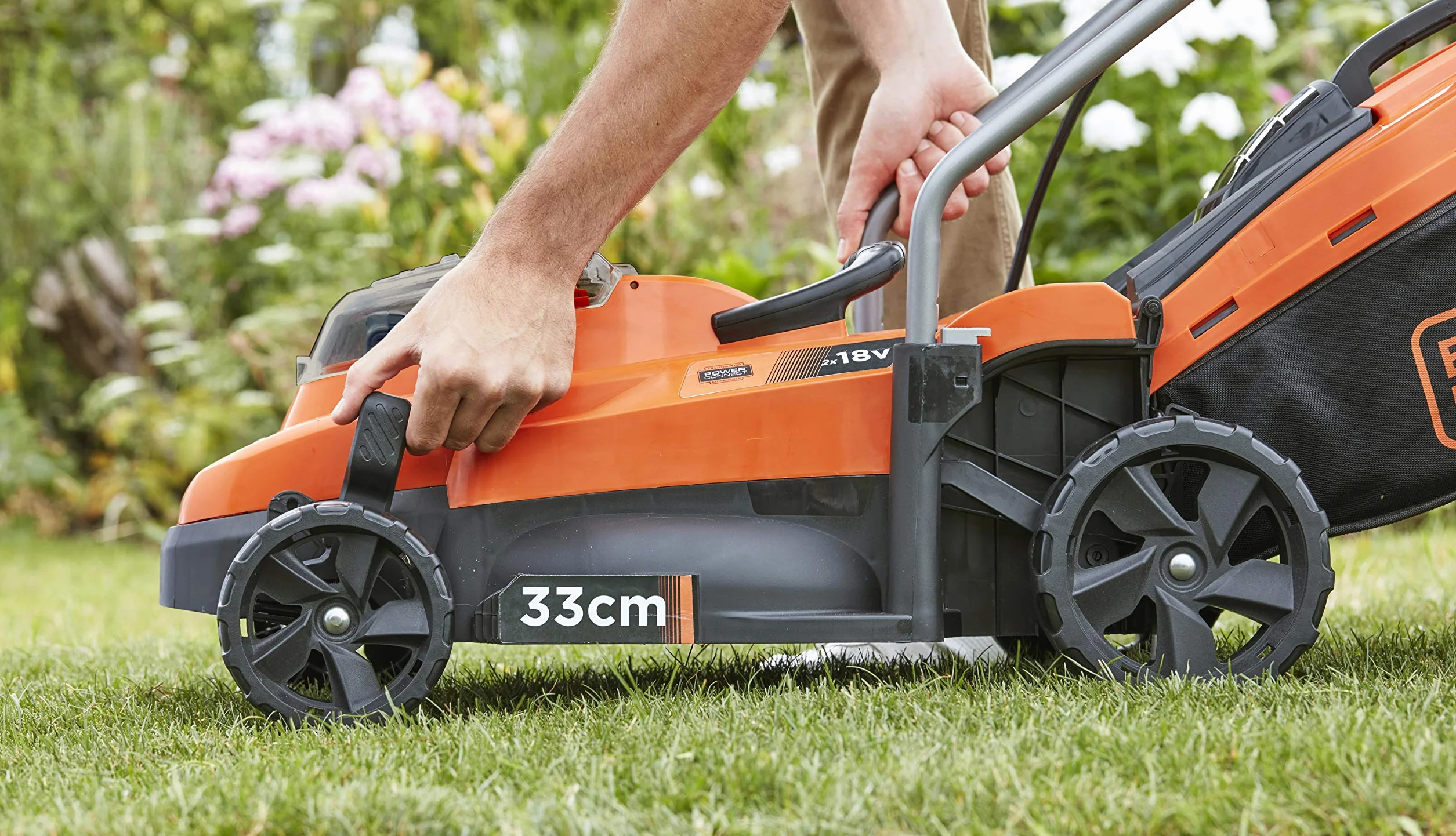 BLACK+DECKER Kosiarka akumulatorowa 18 V BCMW3318N-XJ pomarańczowy czarny
