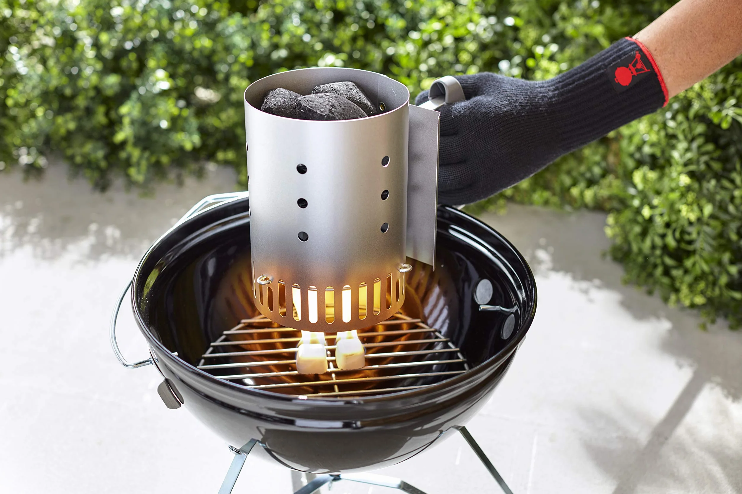 Weber Komin do Rozpalania - Mały (Wysokość 20cm), Kompaktow z Dwoma Uchwytami, Idealny do Wszystkich Grilli Węglowych o Średnicy Co Najmniej Ø 47cm, Pomoc w Rozpalaniu Węgla i Brykietów - (7447)