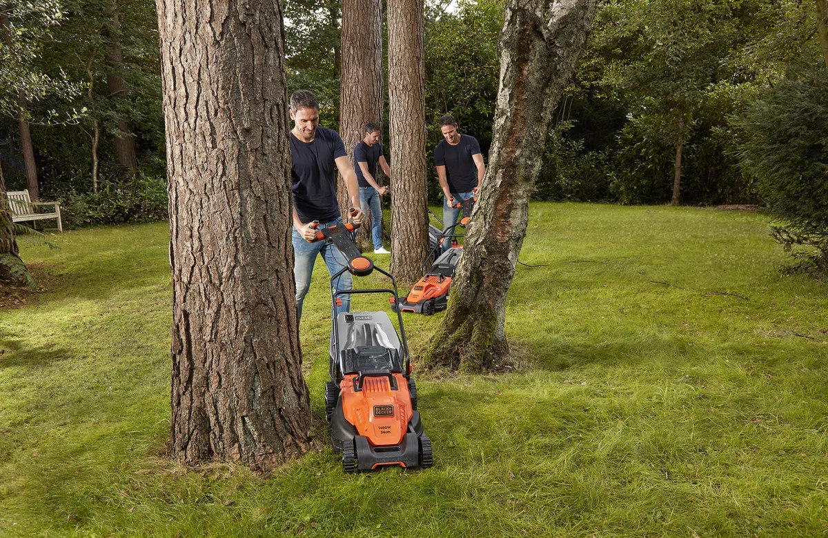 BLACK+DECKER Kosiarka przewodowa 1400W, elektryczna kosiarka 34 cm, 6 regulowanych wysokości 20, 30, 40, 50, 60 i 70 mm, kosiarka z 3-pozycyjnym uchwytem EASYSTEER BEMW461ES-QS