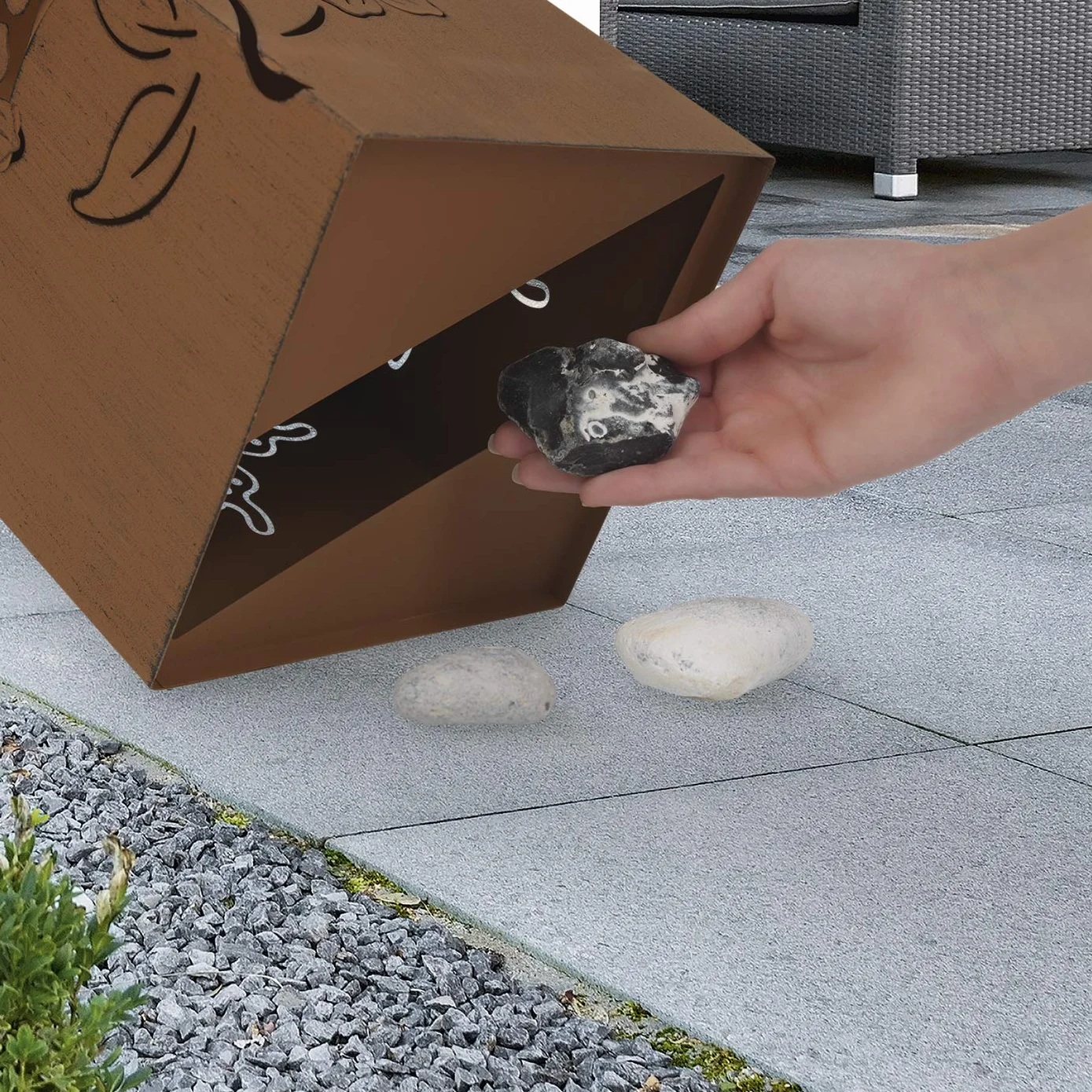 Hoberg Kolumna na rośliny LED 3D, wzór motyla o wyglądzie rdzy, zdejmowana donica na rośliny (Ø 34 cm), nadaje się do użytku wewnątrz i na zewnątrz, wbudowane oświetlenie, timer 6 h, bezprzewodowa [19