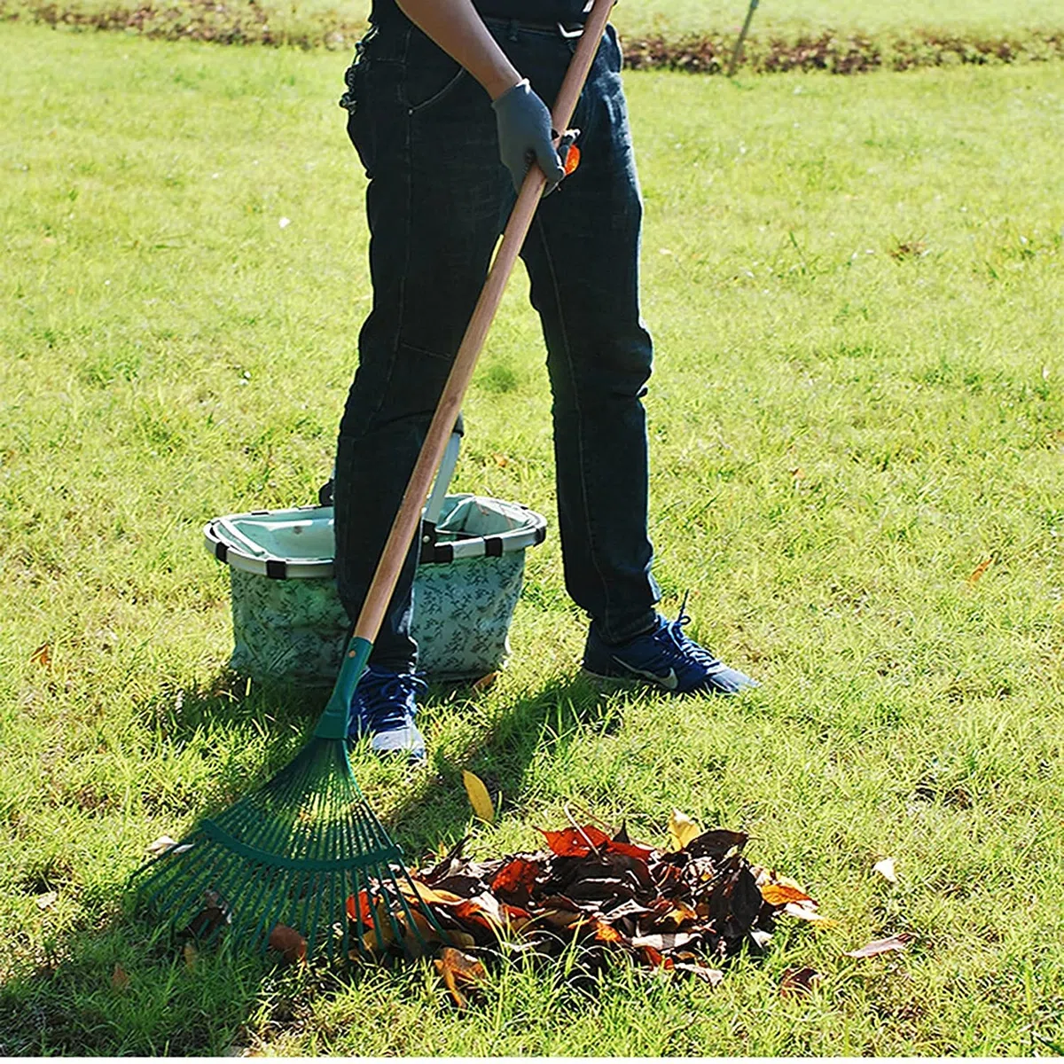 Rozsiewacz kompostu 27”, wałek do rozrzucania torfu 76 l z uchwytem i bocznymi zatrzaskami, metalowy kosz z siatki, rozsiewacz nawozu do trawników i ogrodów (czarny, regulowana wysokość uchw