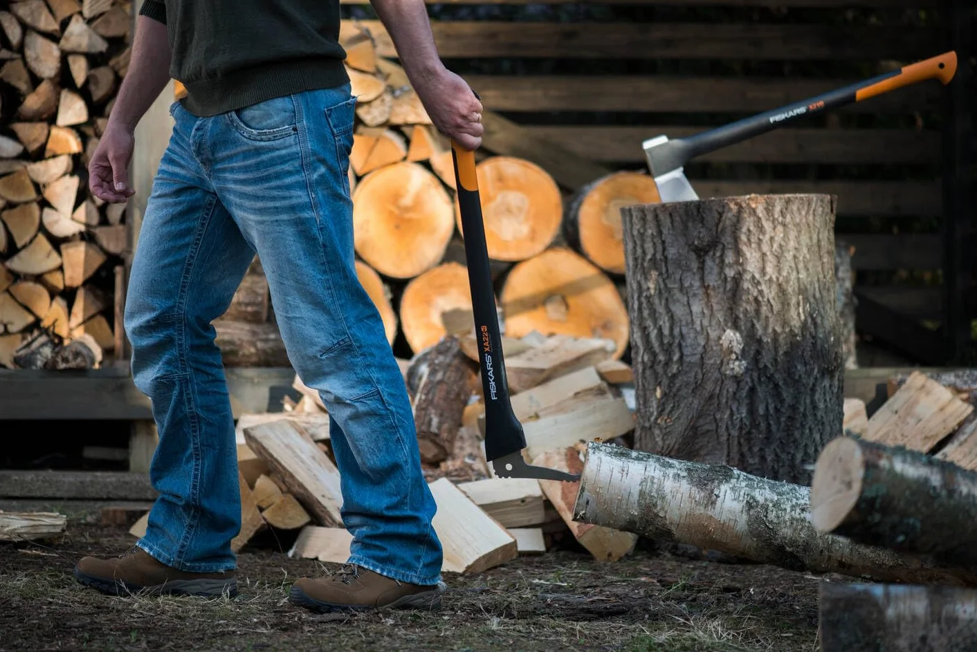 Fiskars Saper ręczny do obróbki drewna, długość: 78,5 cm, ostrze z hartowanej stali/rękojeść z tworzywa sztucznego wzmocnionego włóknem szklanym, osłona ochronna w zestawie, czarny/pomarańczowy, Wood