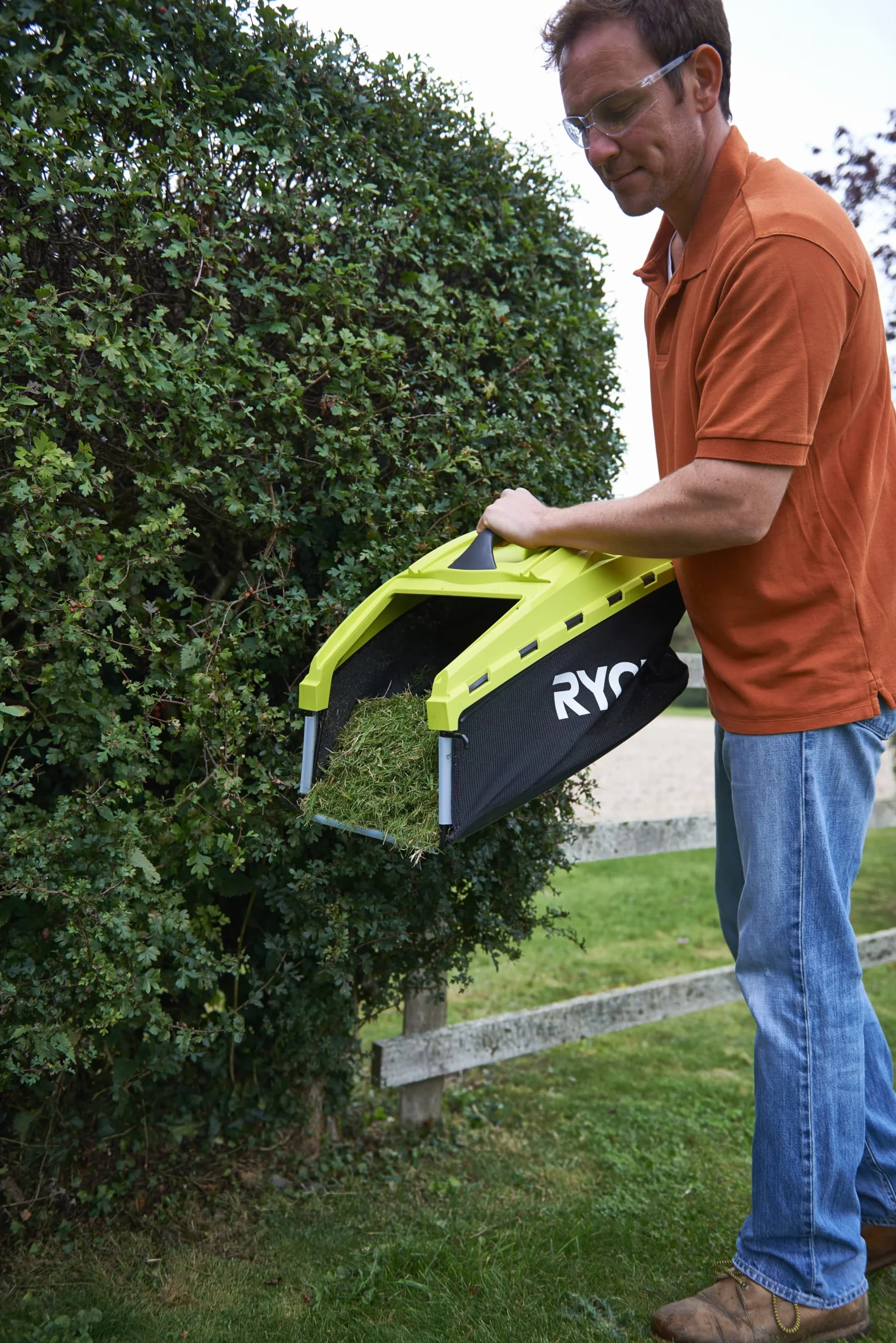 Ryobi RLM15E36H Kosiarka Sieciowa, Moc Silnika 1500W, Szerokość Koszenia 36 cm, Funkcja Mulczowania, Regulacja Wysokości Koszenia, Kosz 45 L