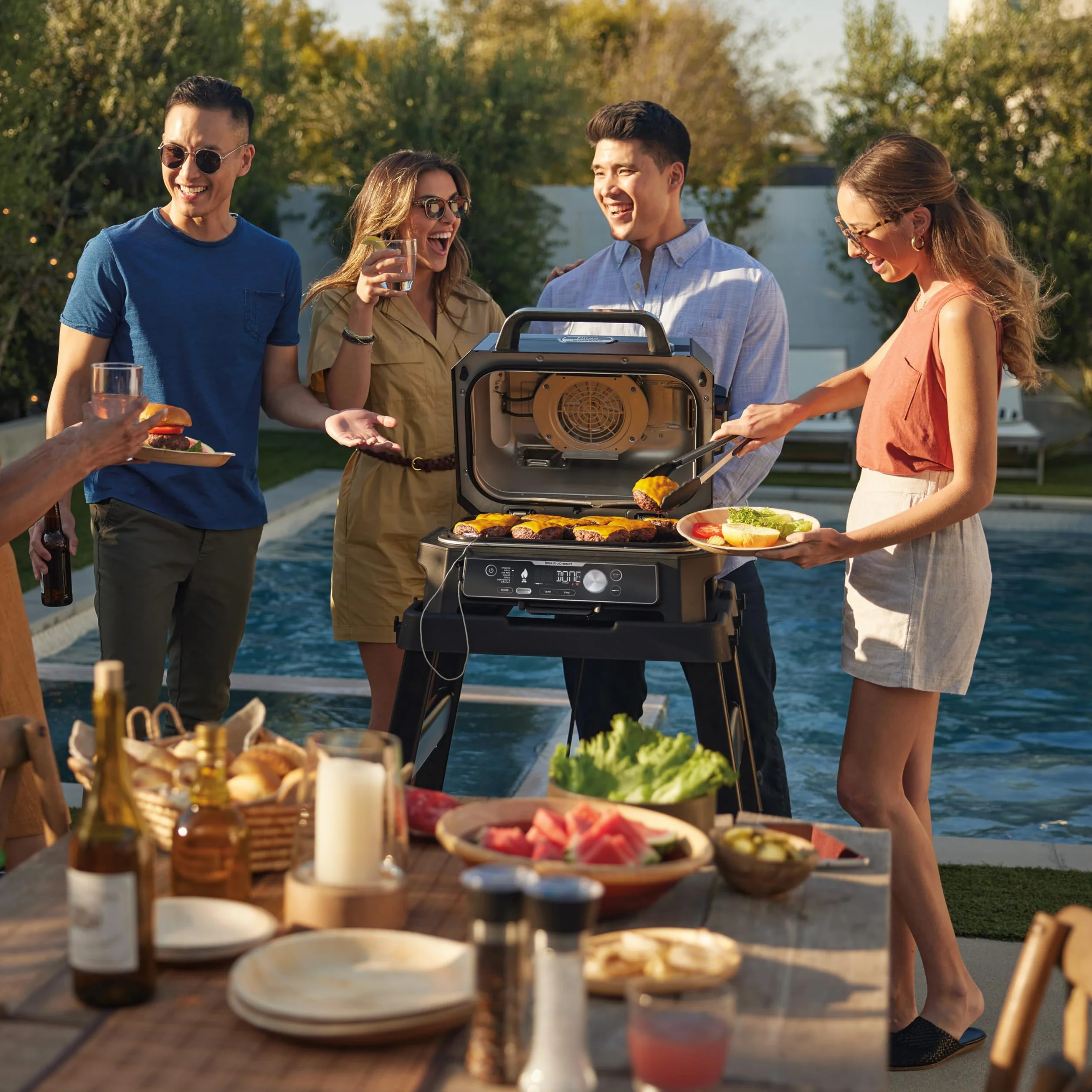Ninja Woodfire Pro Connect XL Grill elektryczny, wędzarnia i frytkownica 7 w 1, sterowany za pomocą aplikacji, termometr cyfrowy z sondą, opalany pelletem drzewnym, wodoodporny, czarny, OG901EU