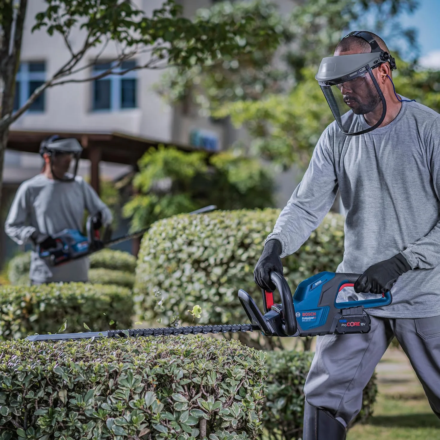 Bosch Professional system 18V: akumulatorowy sekator GHE 18V-60 (silnik bezszczotkowy, grubość cięcia 20 mm)