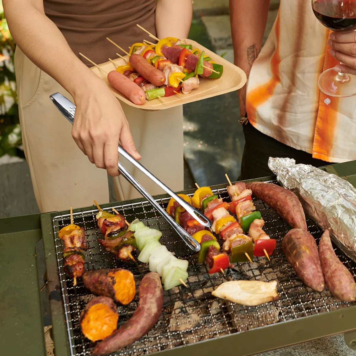 Szczypce do grilla ze stali nierdzewnej premium – 2025 nowa pęseta kuchenna do koreańskiego i japońskiego grilla, przenośne narzędzie kuchenne do grillowania w domu i na zewnątrz (1 opakowanie)