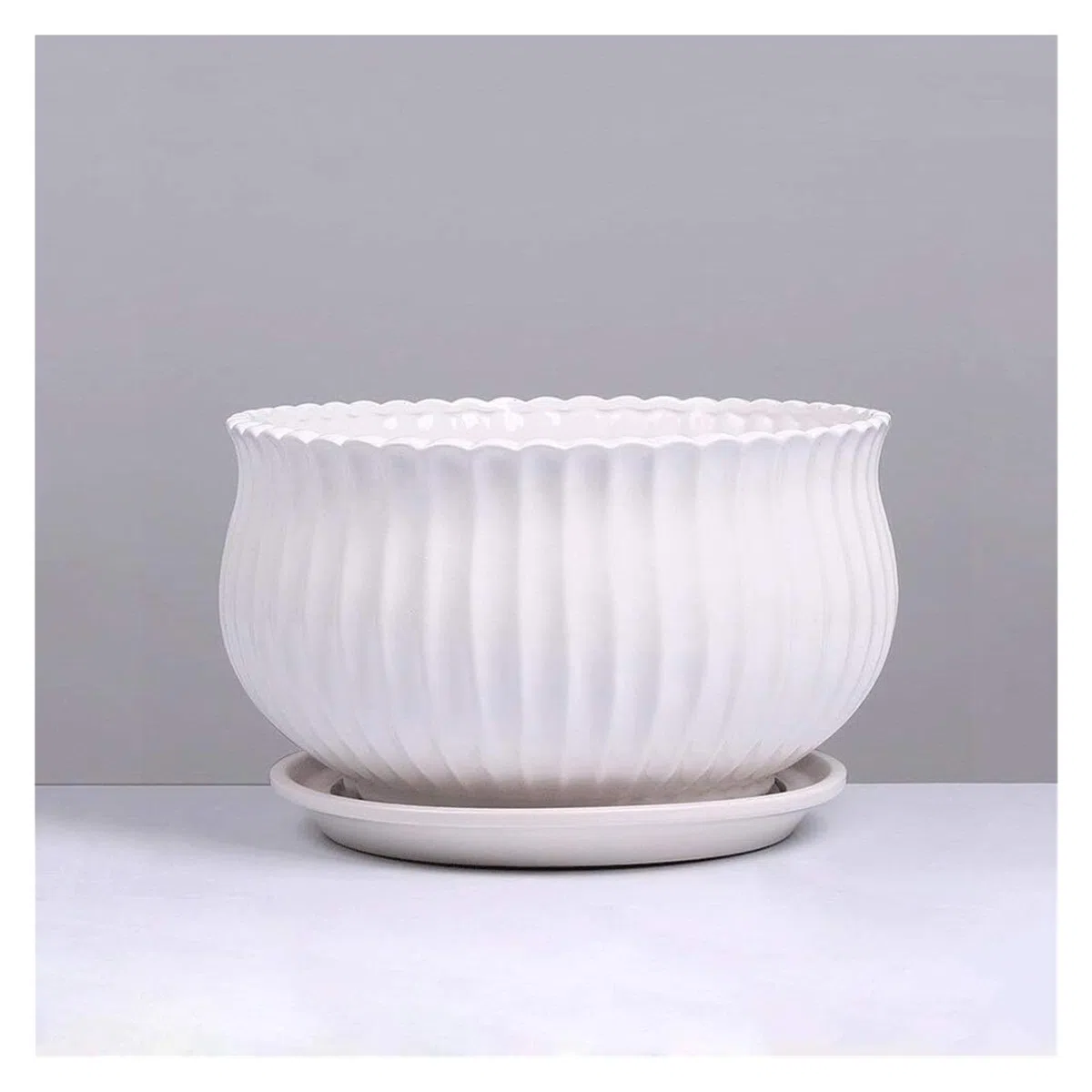 Doniczka w stylu vintage, wykwintna biała ceramiczna doniczka na kwiaty do użytku na zewnątrz, dekoracyjny pojemnik na rośliny, dekoracja ogrodowa (23,5 cm x 14,5 cm)