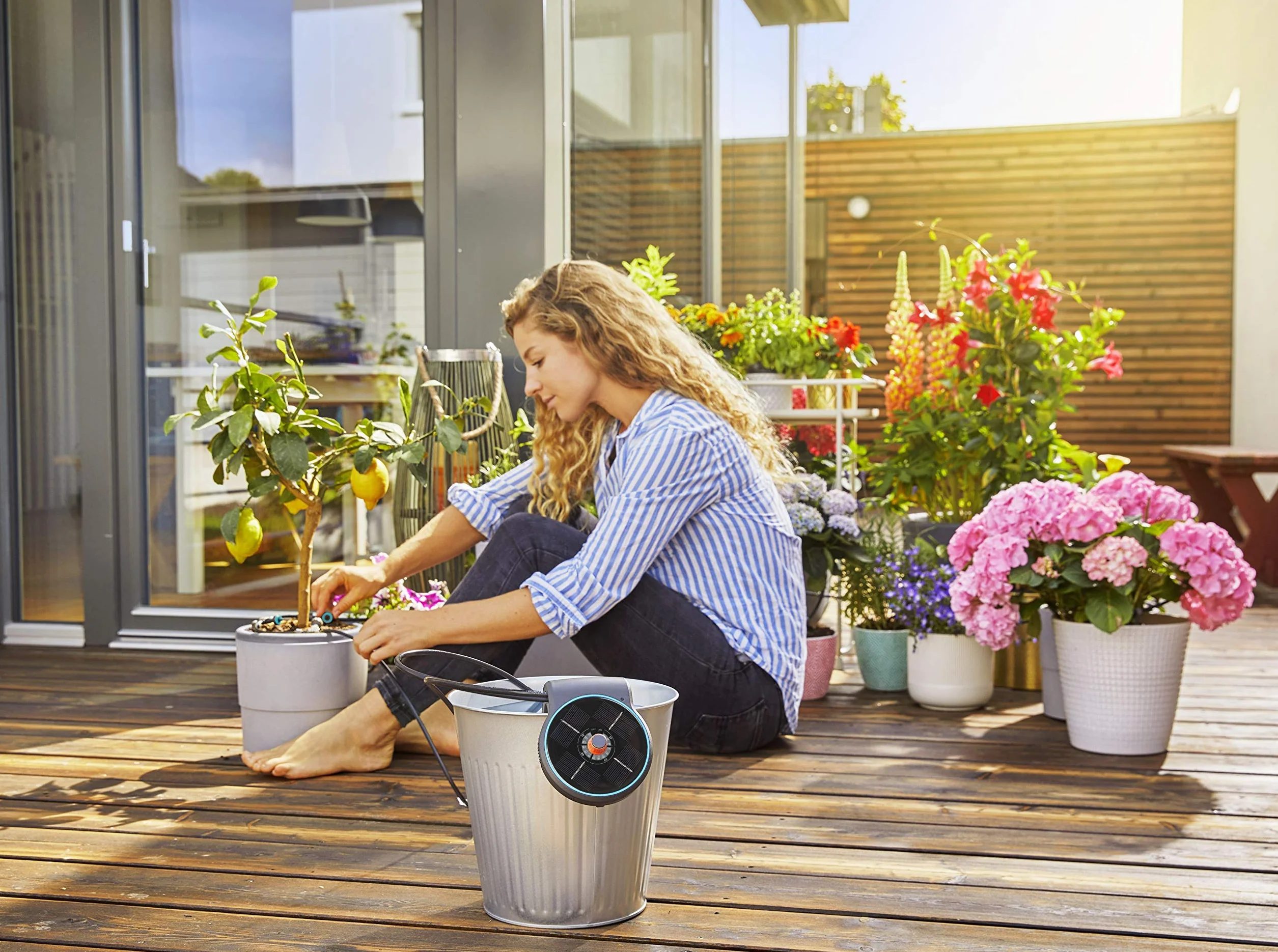 Gardena zestaw AquaBloom do nawadniania z wykorzystaniem energii słonecznej: zasilany energią słoneczną zestaw do nawadn. roślin na balkonie i w donicach, do 4 m wysokości, przez cały sezon (13300-20)
