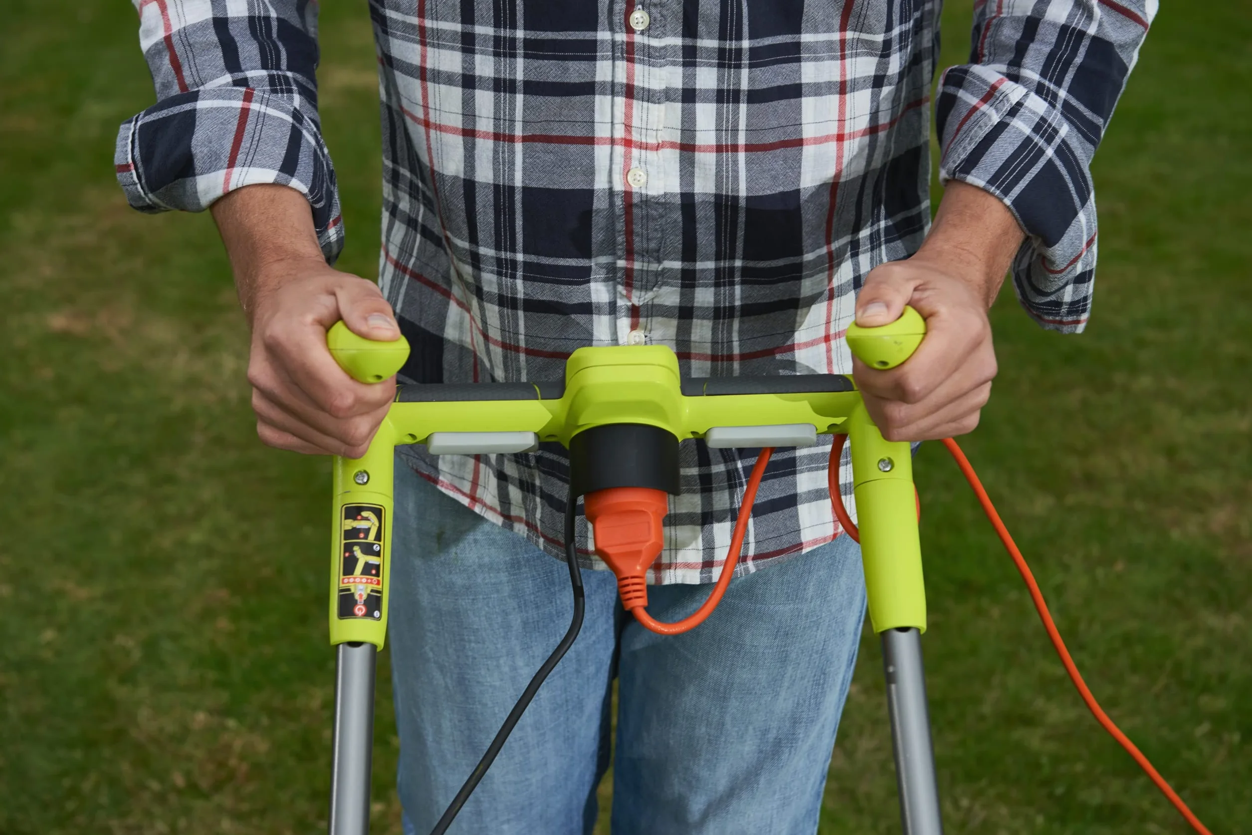Ryobi RLM15E36H Kosiarka Sieciowa, Moc Silnika 1500W, Szerokość Koszenia 36 cm, Funkcja Mulczowania, Regulacja Wysokości Koszenia, Kosz 45 L