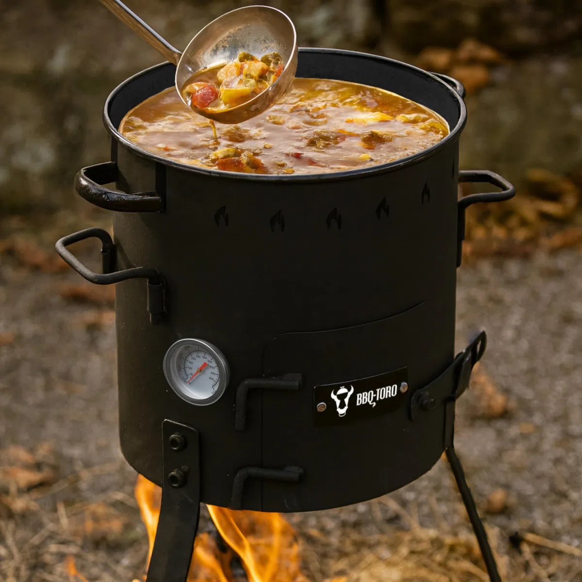 BBQ-Toro Piec jednogarnkowy do użytku na zewnątrz, Ø 29 cm, z garnkiem, rusztem do grillowania i chochlą do zupy, kociołek na gulasz, kociołek na ogień, piec outdoorowy, palenisko, kuchnia na zewnątrz